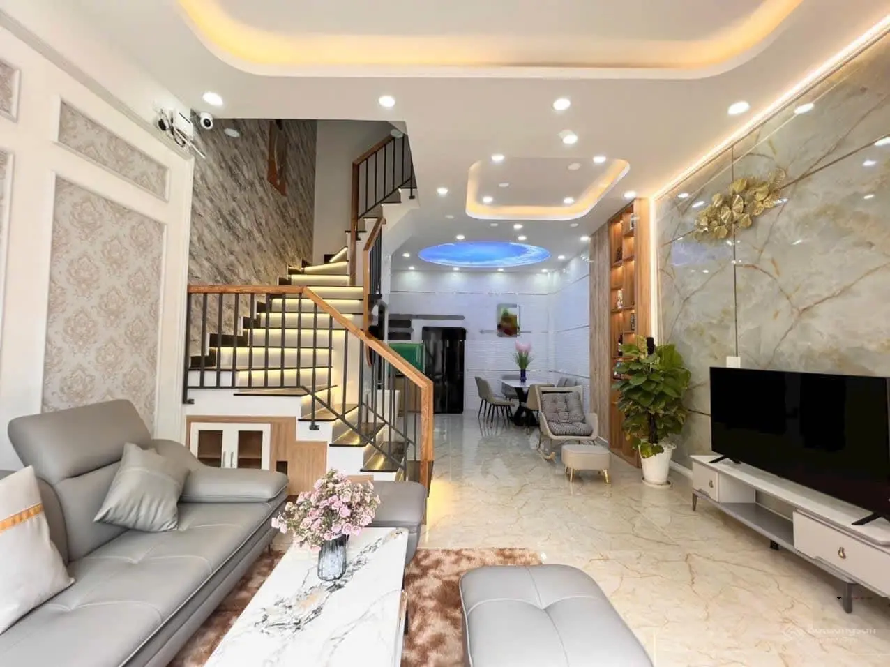 Nhà bán ngộp đường Trần Quốc Thảo, Quận 3, 65m2, (sổ hồng riêng)