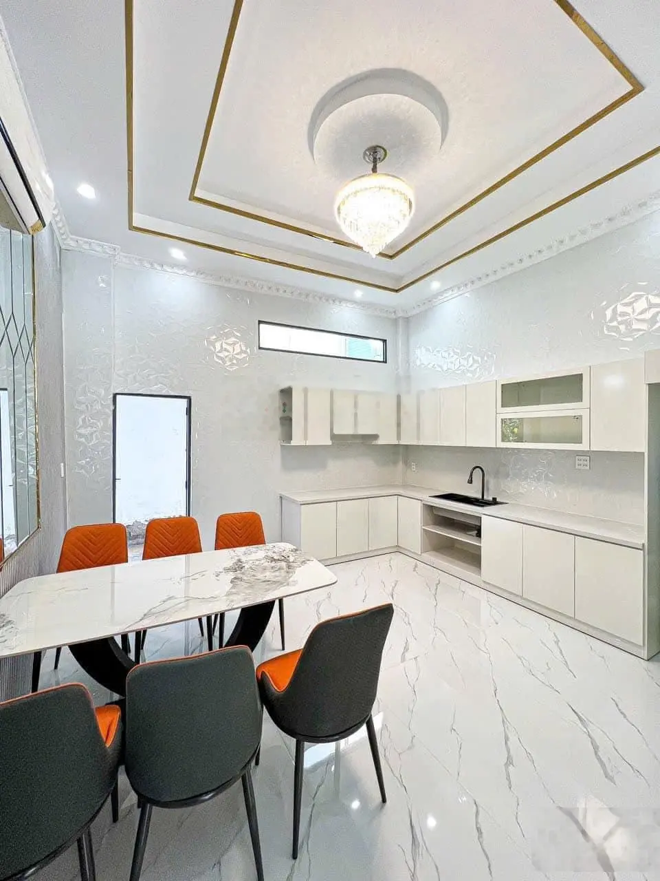 Bán ra căn chính chủ mới hoàn công đầy đủ Hậu Giang P11 Q6, 76m2, sổ hồng riêng