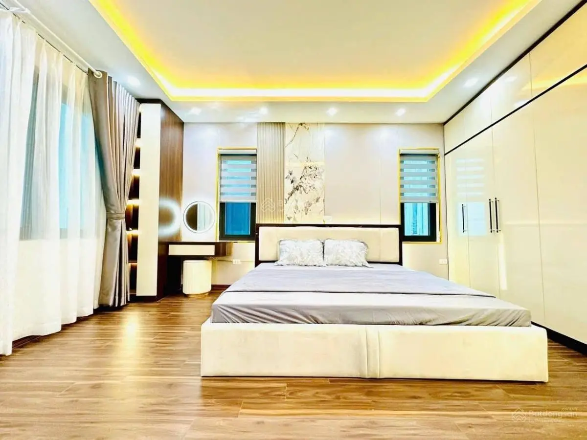 Bán nhà mới lô góc, gần phố Nguyễn Khánh Toàn, Trung Kính, Yên Hoà, 38m2x5T, MT 6m, giá 6,99 tỷ