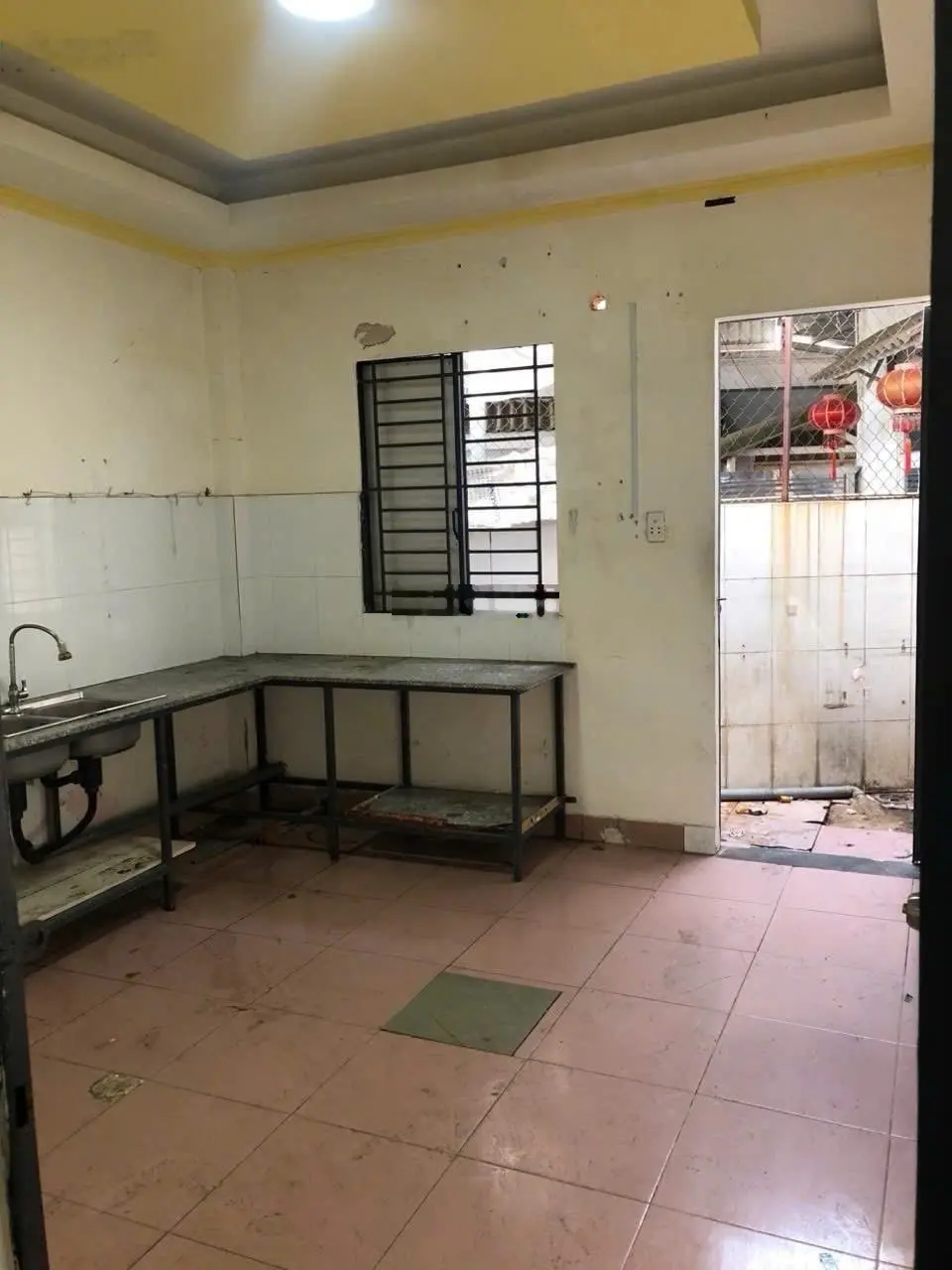 Bán nhà 2 tầng, mặt tiền kinh doanh, đang cho thuê 9tr/ tháng, ngay trường đh nh