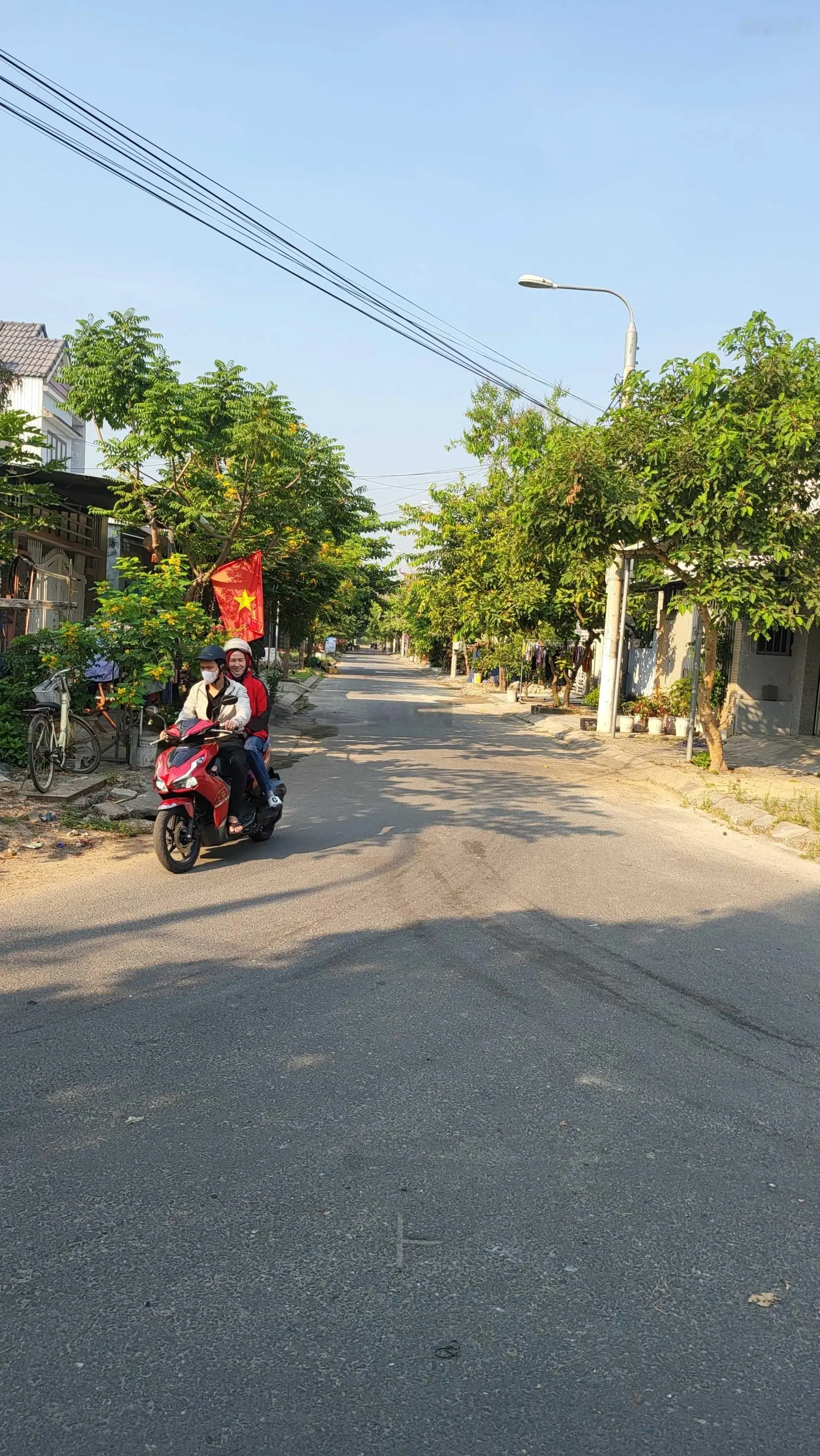 Nhà trọ 5 phòng đang cho thuê. Diện tích 100m2. Sát khu công nghiệp