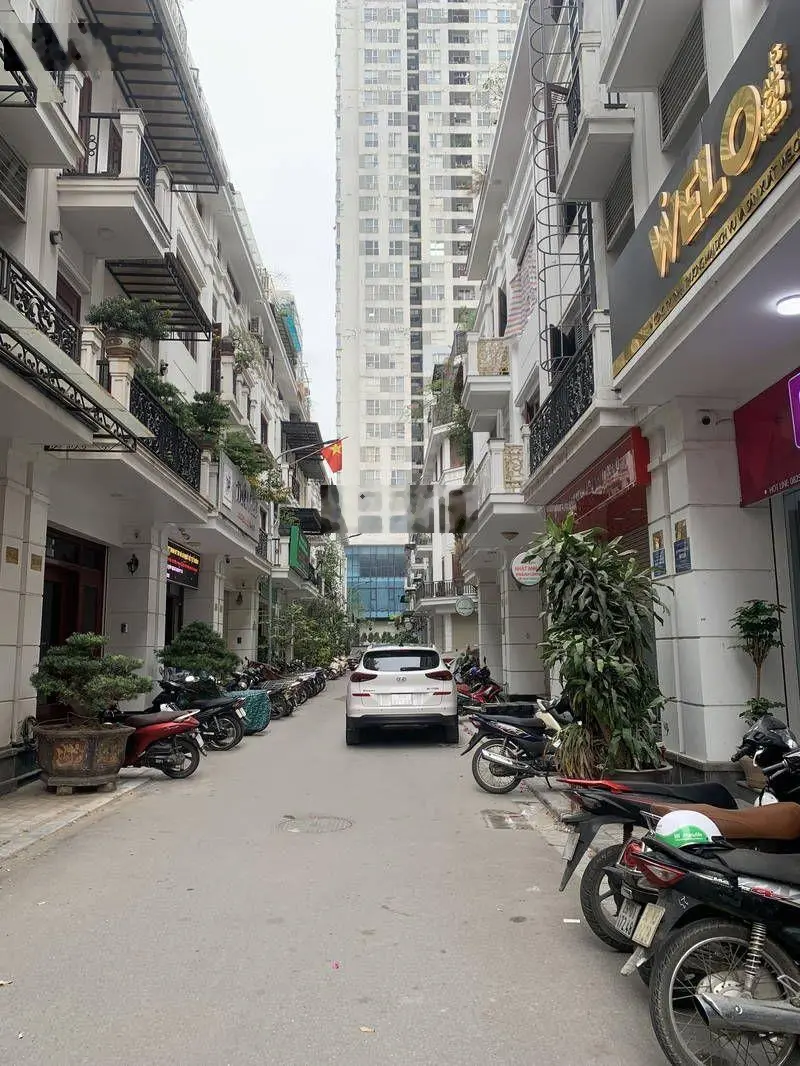 Bán biệt thự lk phố Nguyễn Tuân, Thanh Xuân, Diện tích:69m2 ,giá: 28 tỷ.Gọi ngay 0936936683 e.Mừng