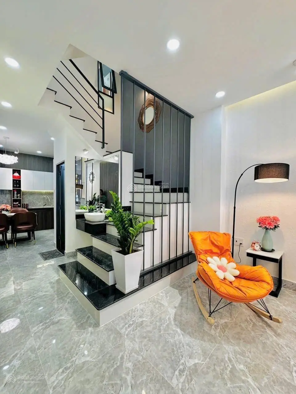 Về quê nên cần bán nhà HXH đường Nguyễn Đình Chiểu, Q3 - Giá 6,2 tỷ / 56m2 (4x14)m. 1 trệt 1 lầu