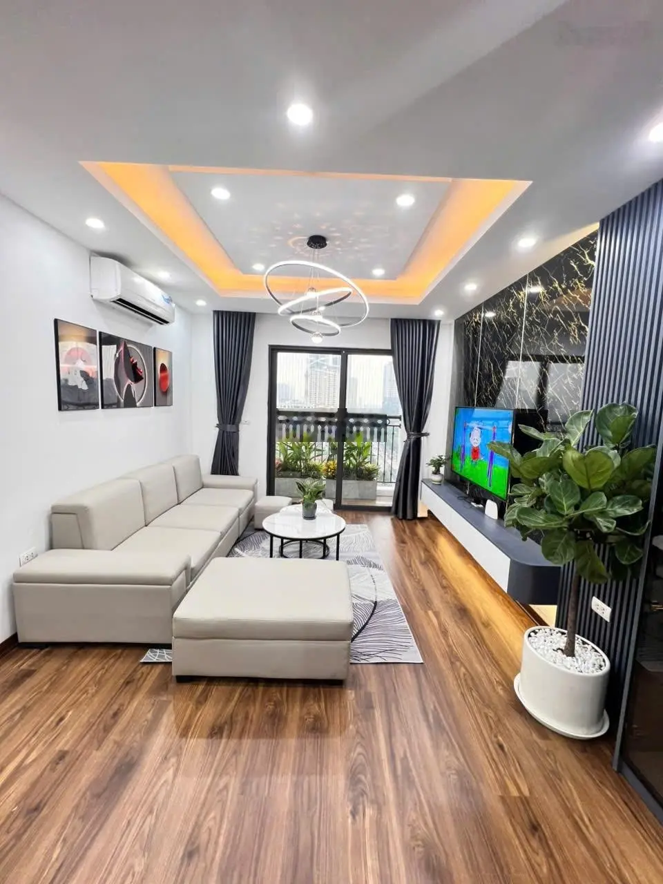 Chính chủ gửi bán gấp căn hoa hậu thiết kế 3 ngủ, tầng trung, căn góc 2 mặt thoáng, hướng siêu mát
