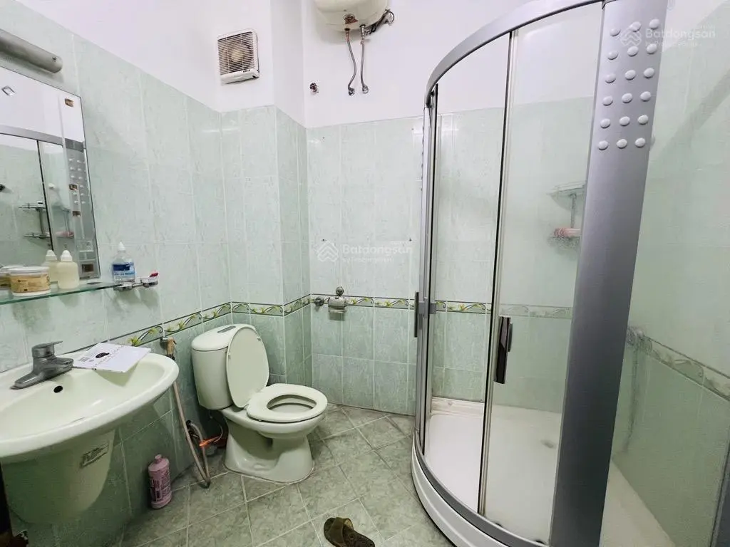 Bán nhà mai dịch cầu giấy, garra ôtô, tiện ích ngập tràn