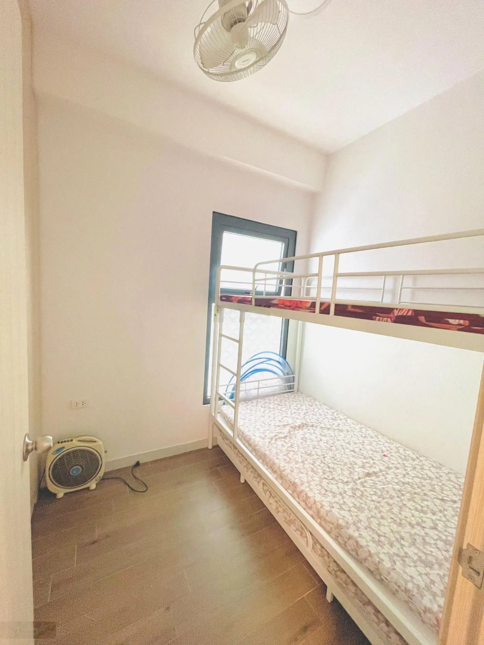 Chính chủ bán 2 ngủ Westbay Ecopark. Giá 1,8 tỷ bao phí, nhà đủ đồ. LH 0979 981 ***