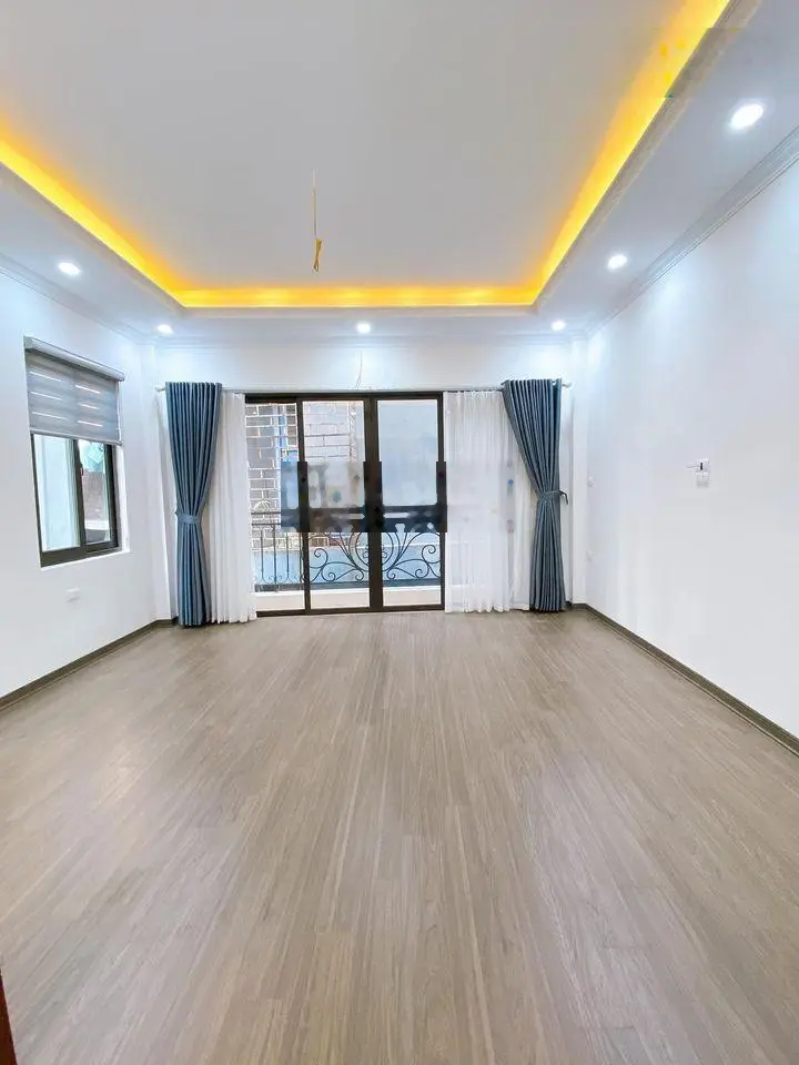 Nhà Trạm Trôi, trung tâm huyện Hoài Đức, 150m đường 32, 32M 5 Tầng, 2 mặt tiền, ô tô đỗ gần nhà