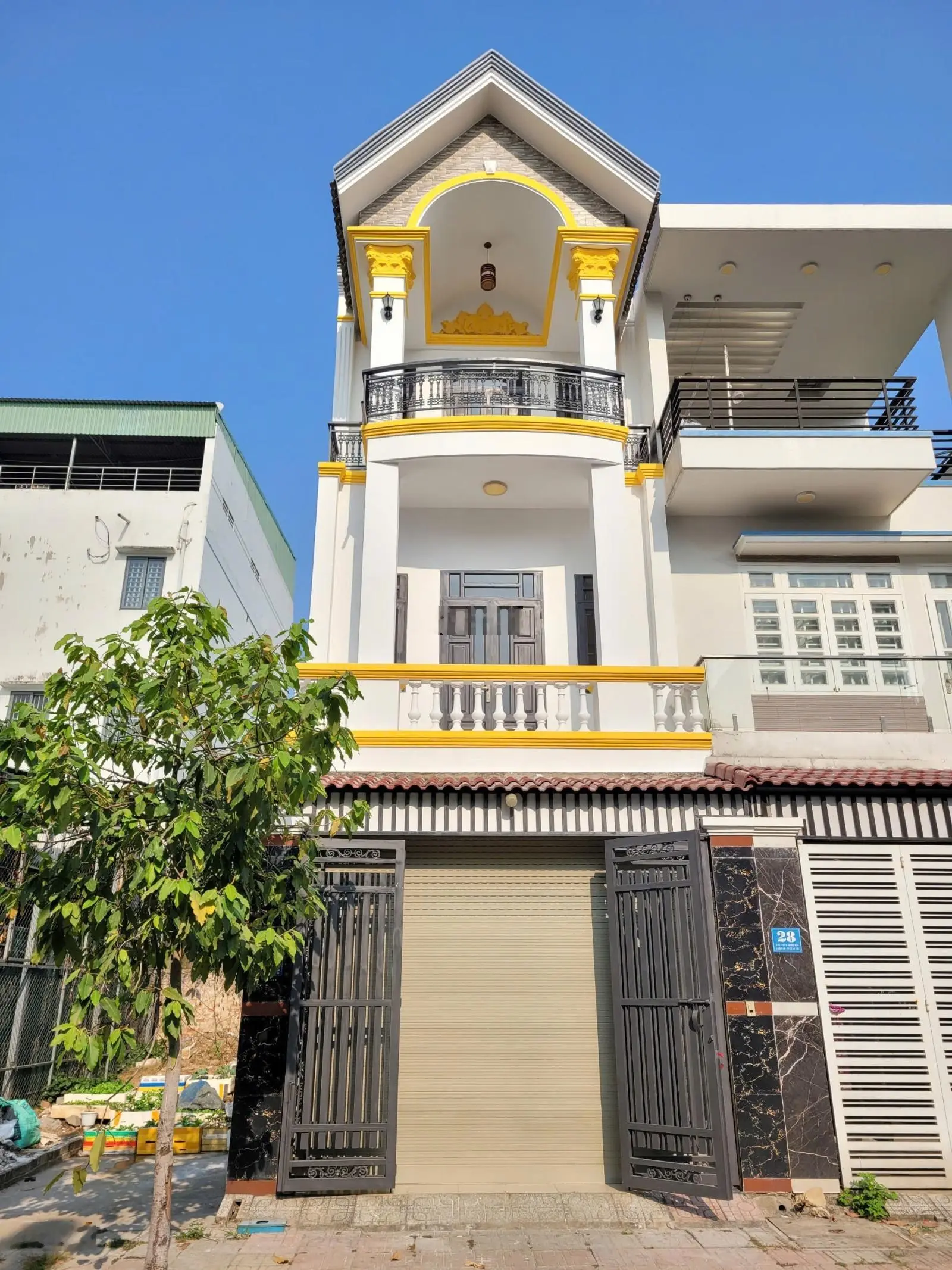 Nhà gần Sài Gòn: 4,75 tỷ, nhà 1 trệt 2 lầu KDC cạnh làng Đại Học Quốc Gia TP. HCM