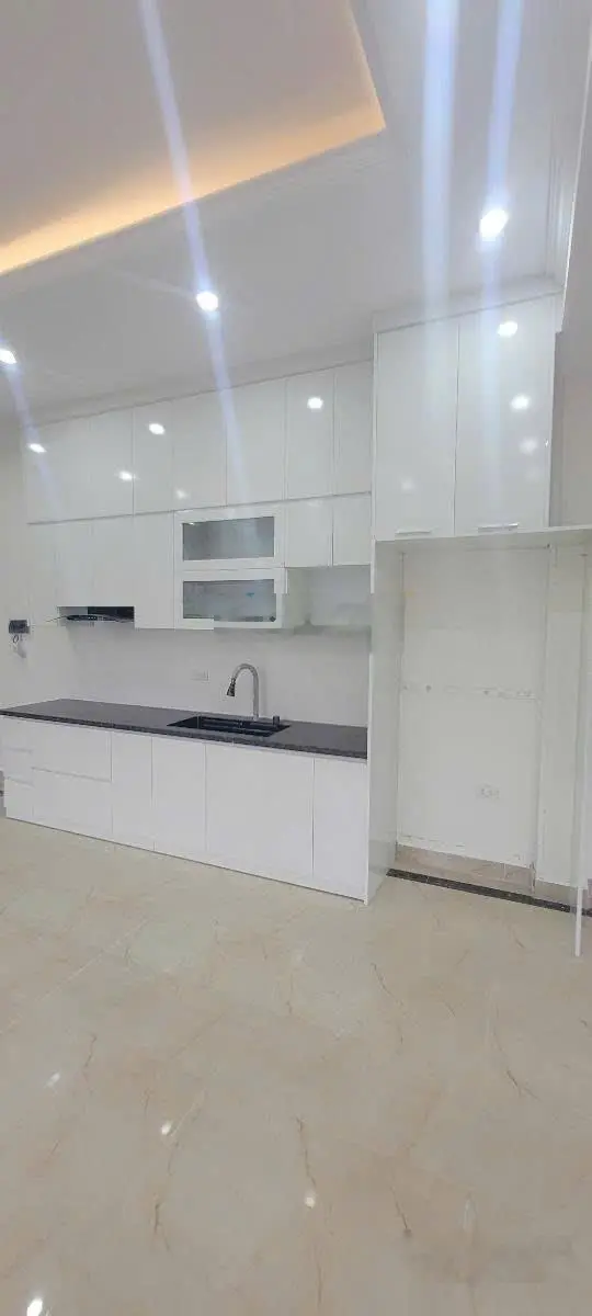 Bán nhà Mới, Lô Góc 2 Thoáng - Ô tô Đỗ, vào nhà - Thang Máy - Ngõ Thông - Kinh Doanh