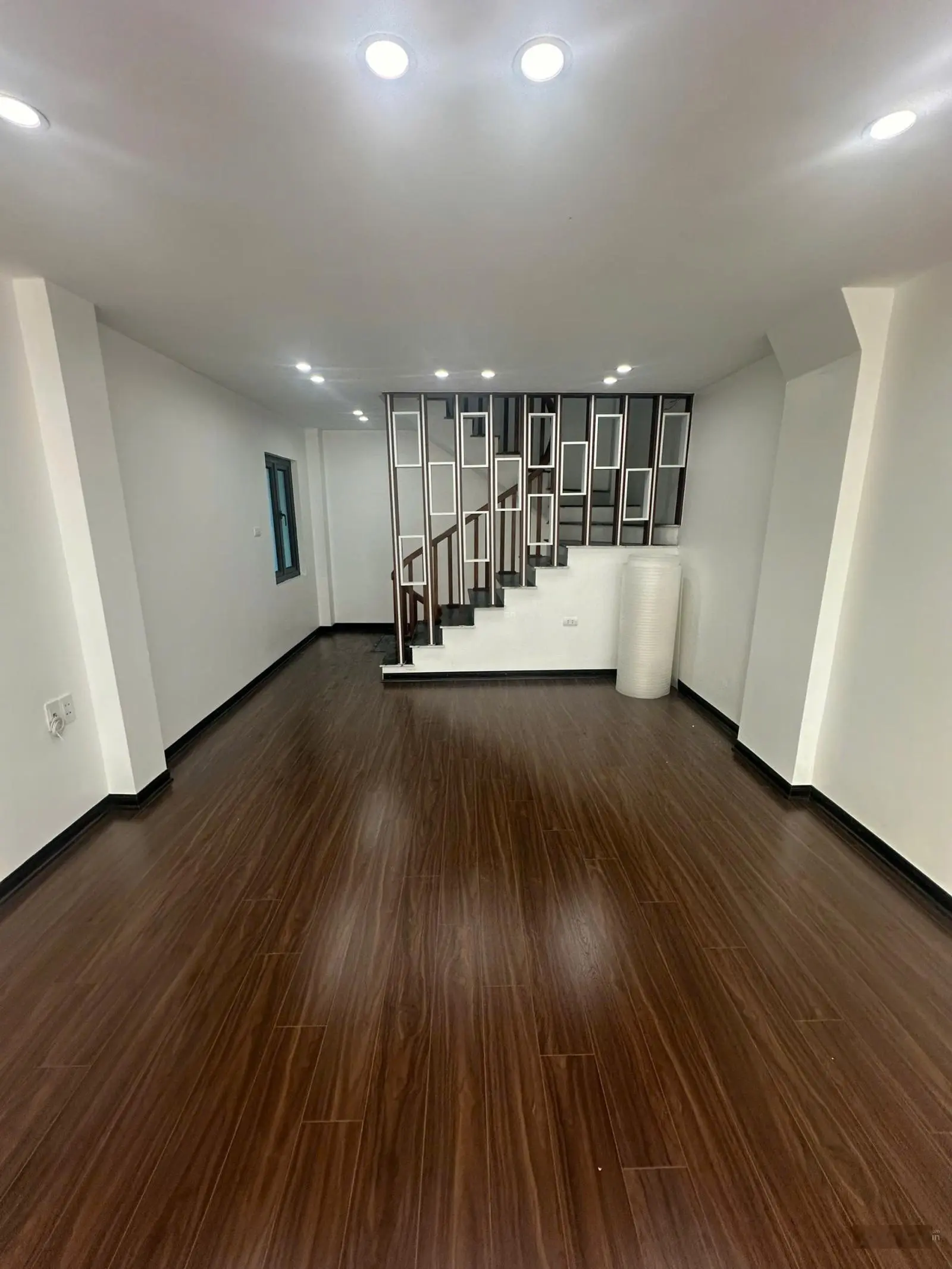 Nhà thiết kế cực đẹp 5t, full nội thất ở luôn. gần trục chính.ngõ thông ô tô tránh.sát kđt đô nghĩa