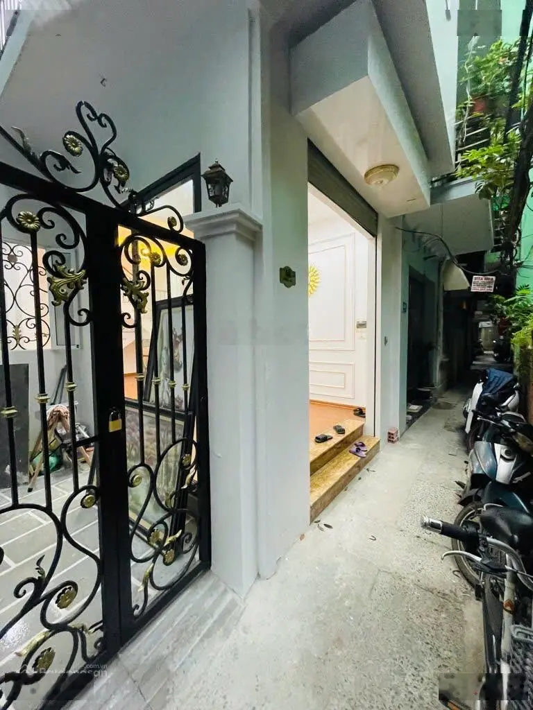 Nhà đẹp giá tốt đội cấn 40m2*5t,mặt tiền 5mlô góc thoáng sáng,ngõ rộng yên tĩnh hơn 8tỷ
