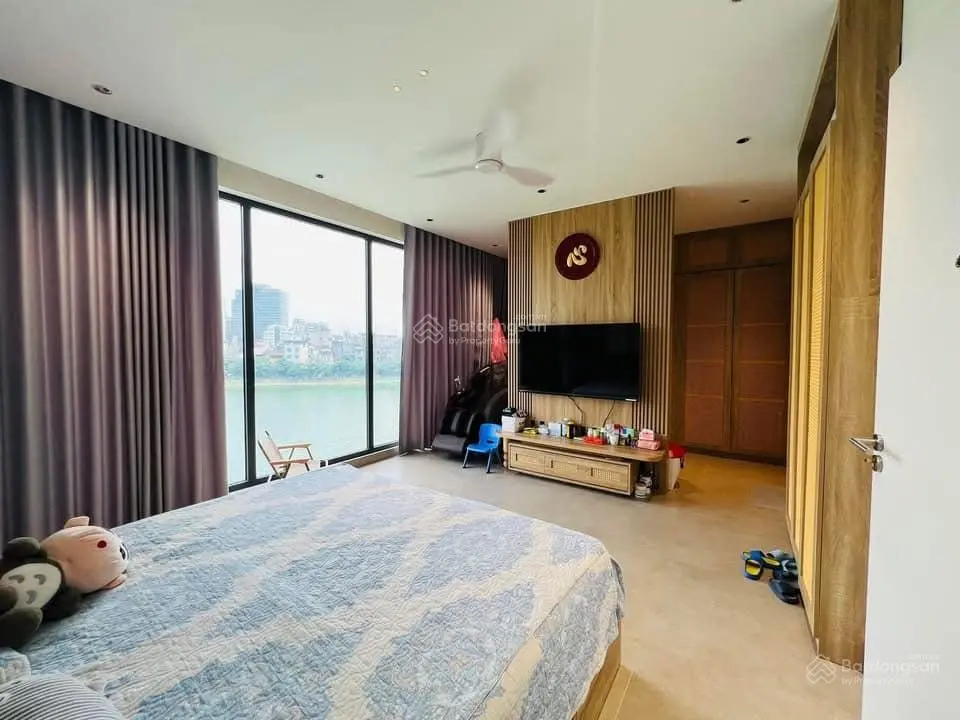 Bán nhà mặt phố view đẹp tại Văn Miếu, 24 tỷ, 39m2, 4PN, 5WC, 7 tầng, Đống Đa, HN