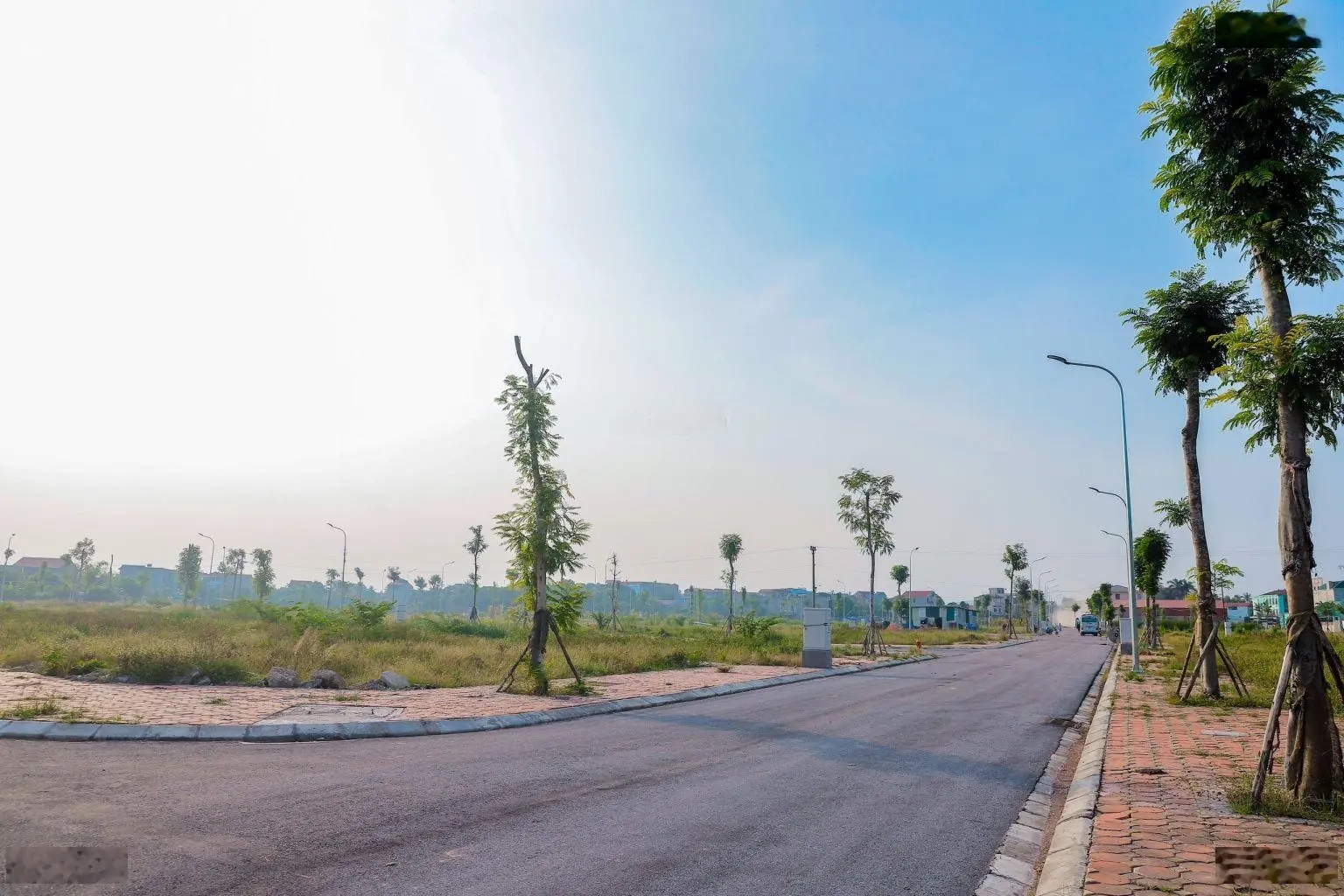 80m2 hướng đông nam, không vướng, không lỗi. Giá để bán 2.2 tỷ.