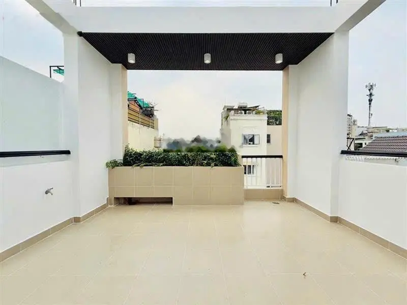 Nhà gần sát bv ung bướu cơ sở 2, dt 72m2 có 2 lầu 1 sân thượng chủ đang cần tiền bán liền sổ sẵn