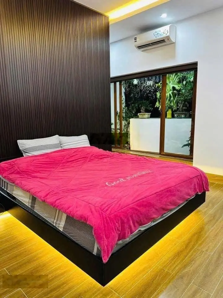 Nhà hẻm 4m mặt tiền hẻm cách chợ vài bước chân giá 4ty450, 65m2, đường Phạm Văn Hai, quận Tân Bình