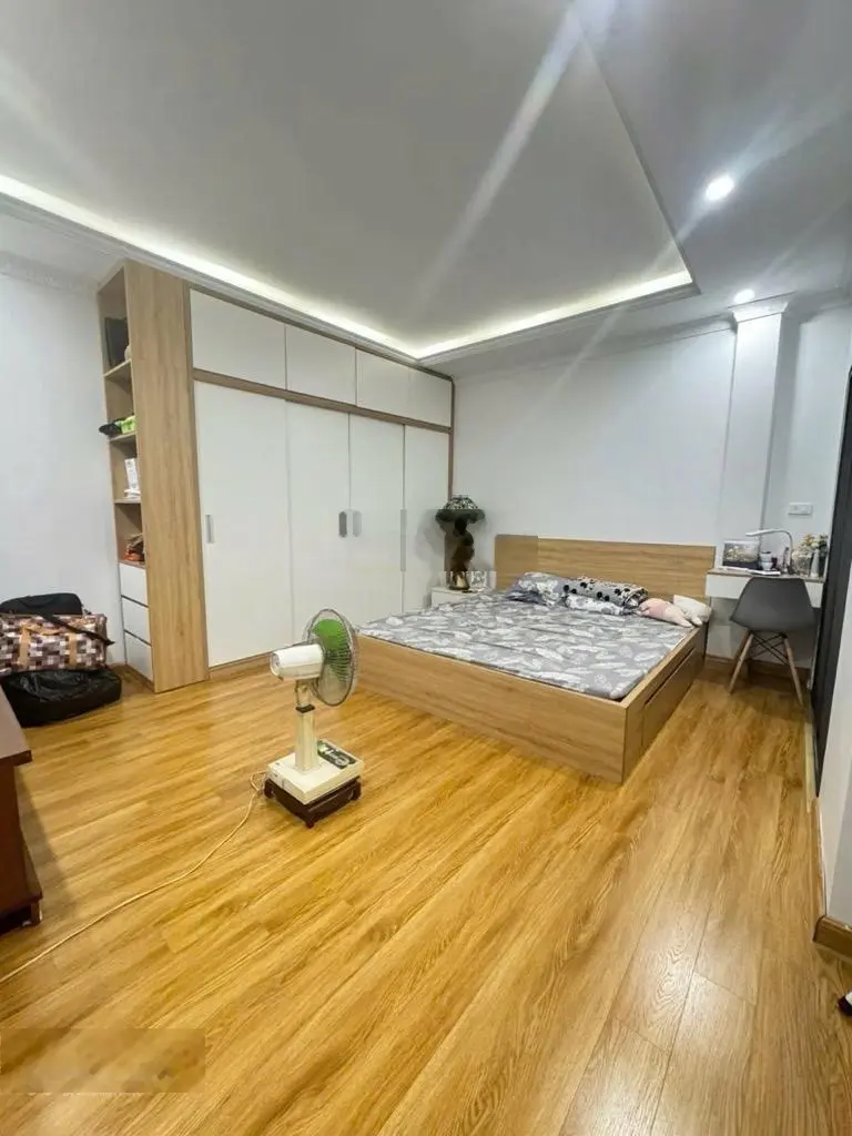 Không có căn thứ 2, hơn 5 tỷ gara ô tô, lô góc, Ngô Gia Tự, 5t mới ở luôn. LH 0936123469