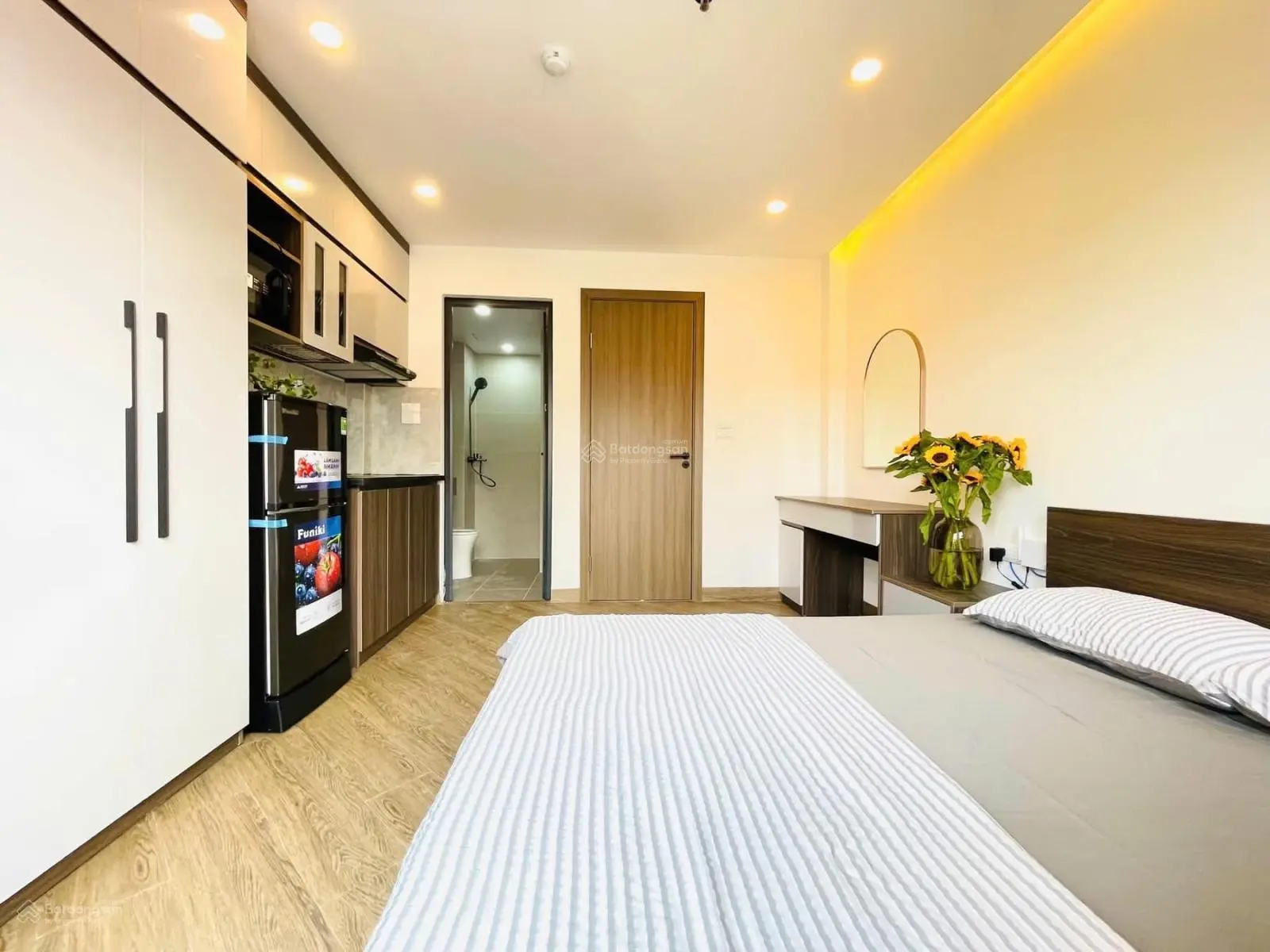 Bán toà CCMN phố Quan Nhân, Thanh Xuân, 100m, 8T, 29 phòng, full NT. DT 150tr/th. View hồ. Ngõ oto