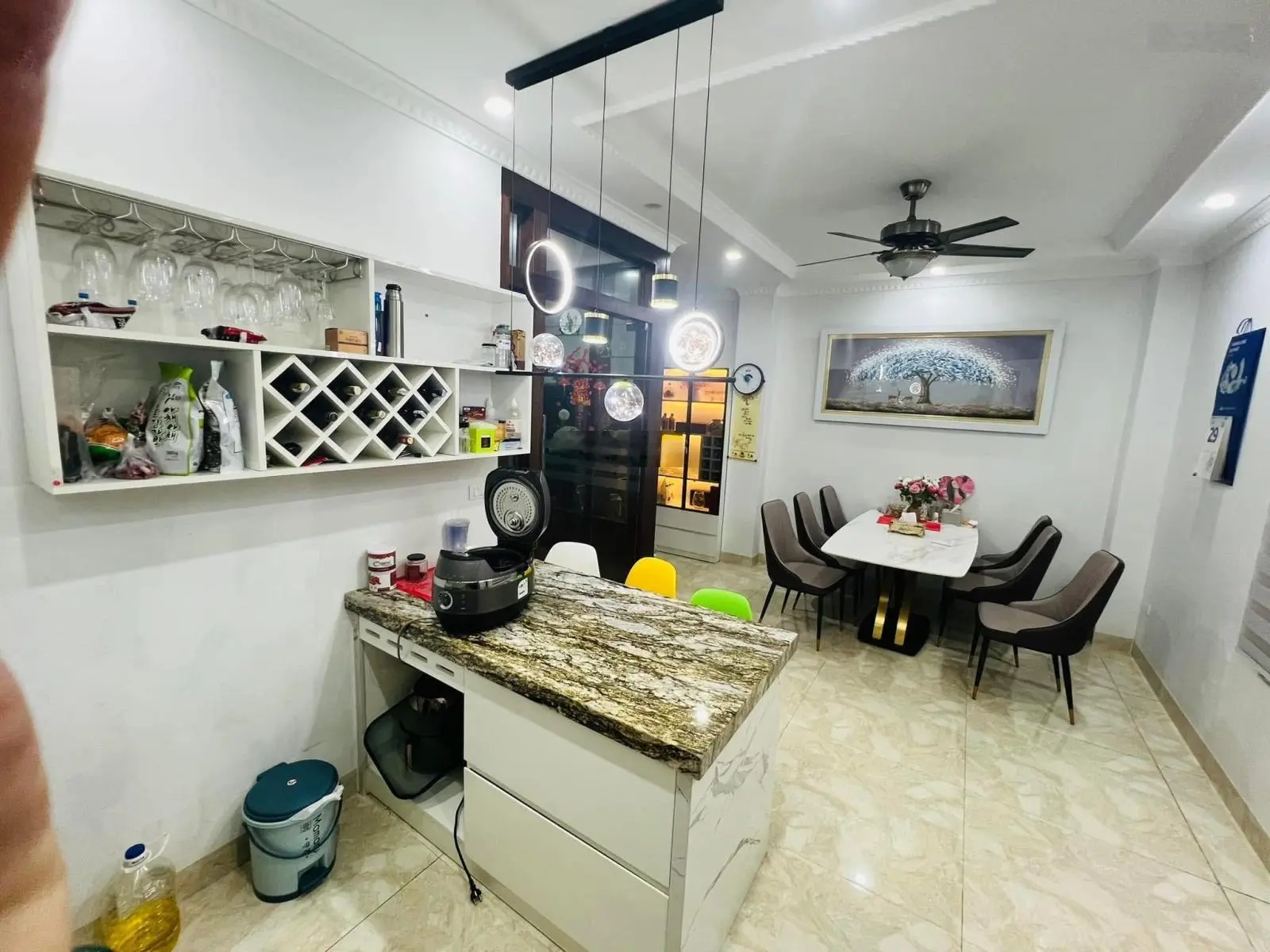 Bán nhà mặt ngõ 11 Tô Ngọc Vân, Tây Hồ giá 20 tỷ, 65m2, 5PN, 4WC, mặt tiền đẹp, kinh doanh đêm ngày