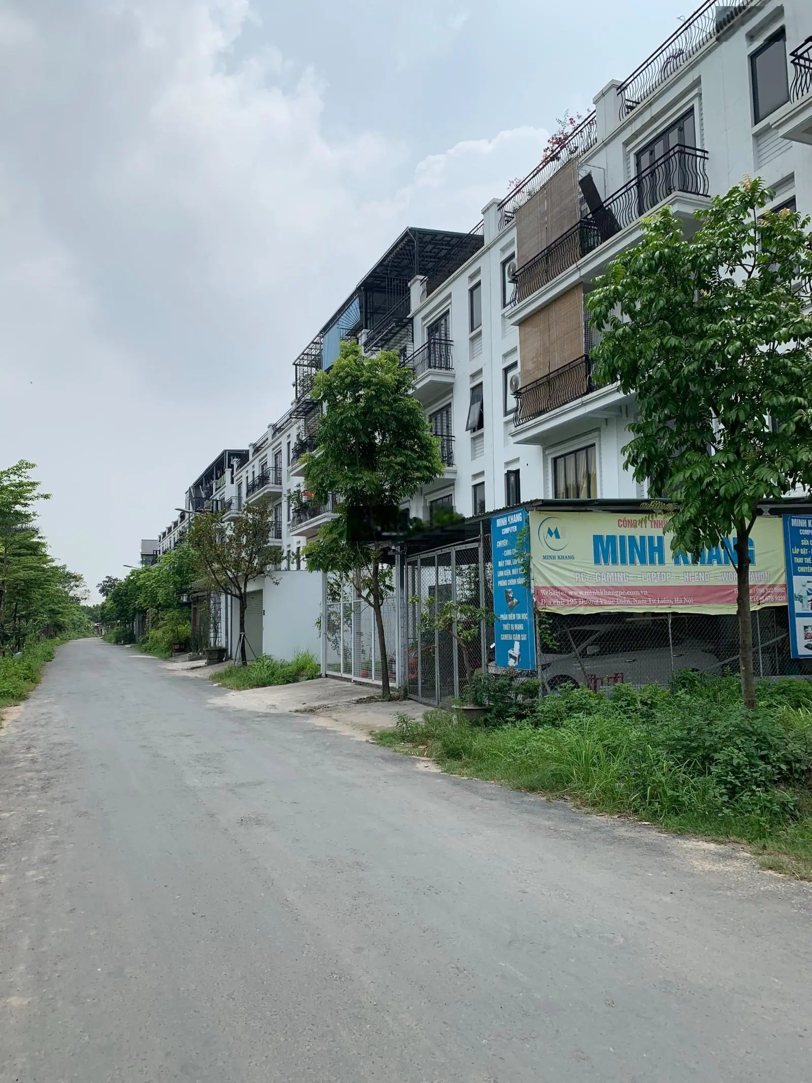 Chính chủ bán Shophose 3 mặt tiền view công viên Hateco Green Park dt 183m2, giá chưa đến 150tr/m2.