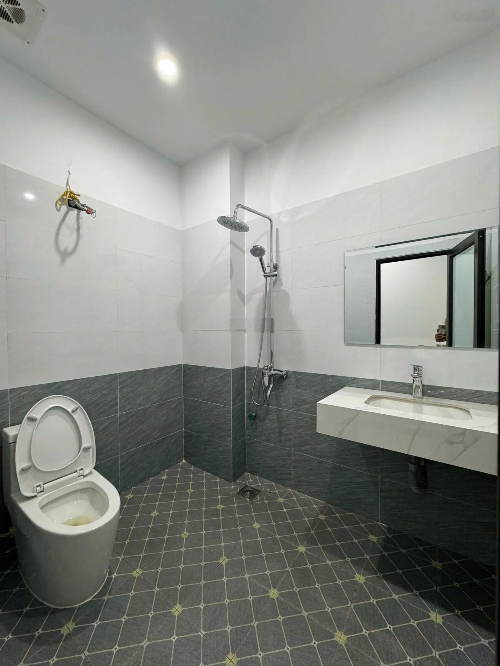 Bán nhà 4 tầng* 41m2 cực đẹp. Cách Vành Đai 35 chỉ 1km. Ra ĐL Thăng Long 3p. Gần Mỹ Đình, các KDT