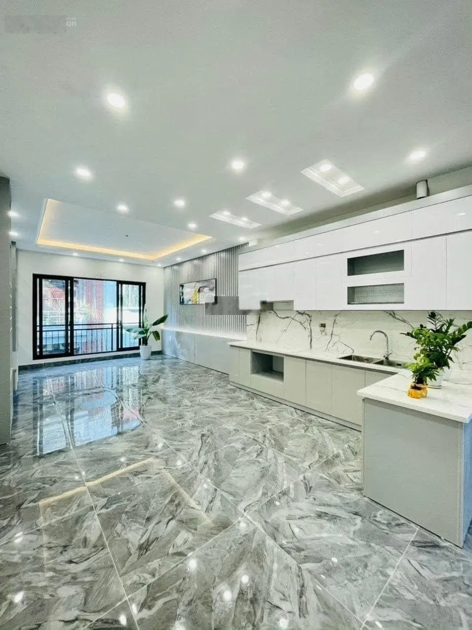 12.5 tỷ-60m2-5 tầng mới thang máy-6 ngủ-ô tô-kim đồng