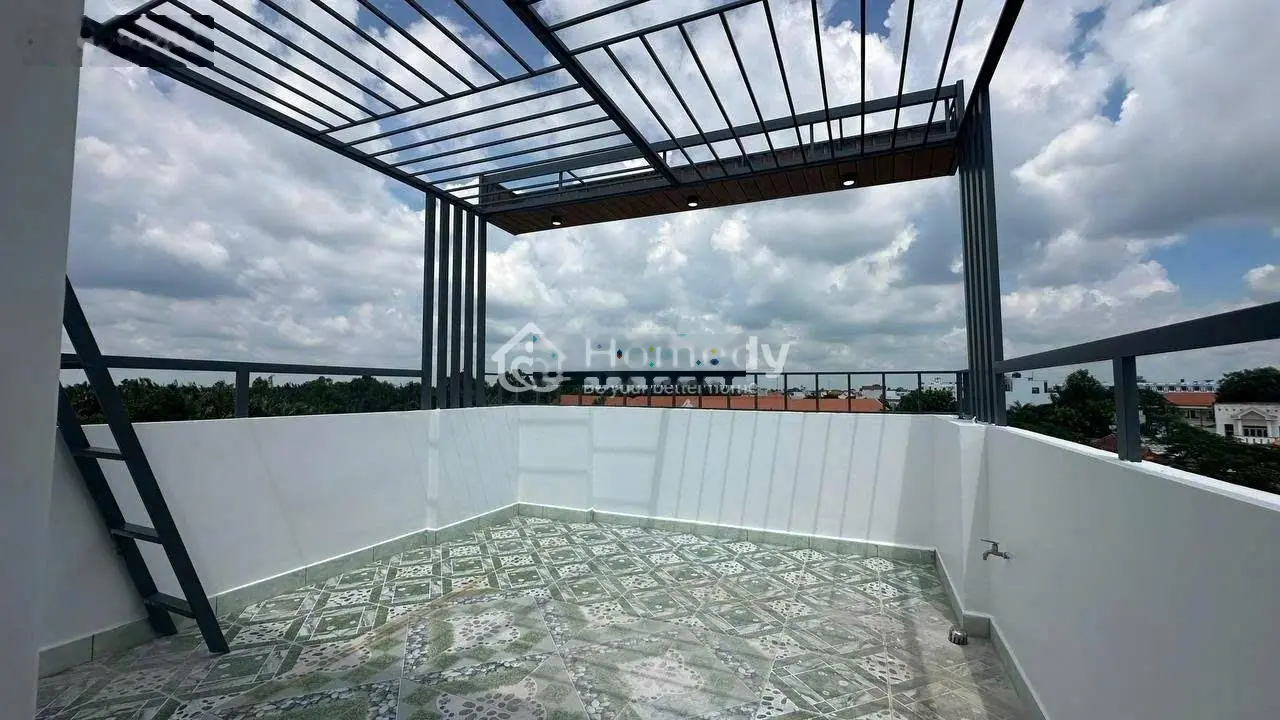 Nhà 4 tầng thuận tiện kinh doanh cách chợ Cần Đước 500m, SHR sang tên công chứng ngay