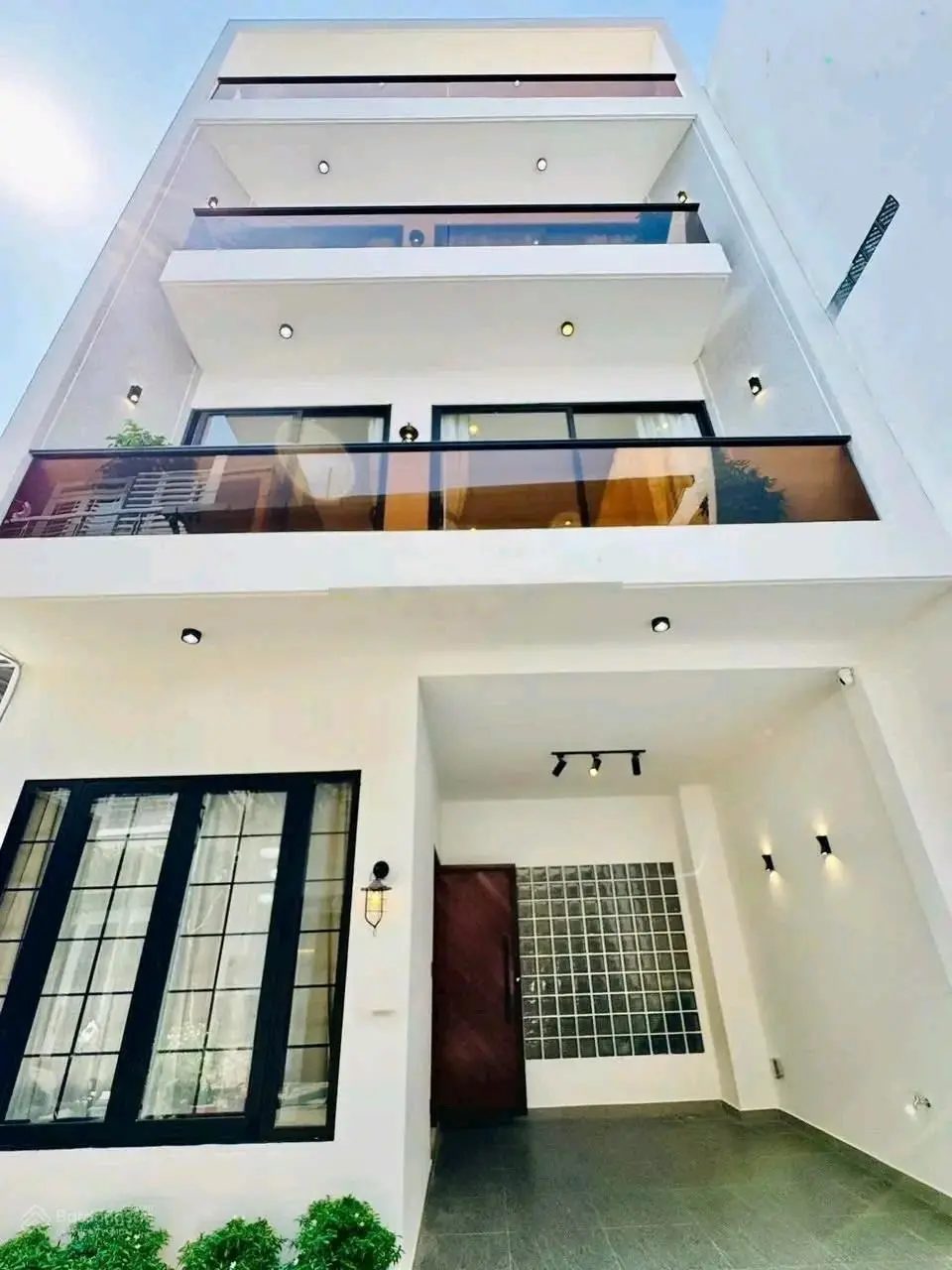 cần bán căn nhà giá tốt đường Nguyễn Thiện Thuật - P.3 - Q.3, đang cho thuê 30tr, giá 4tỷ520/78,6m2