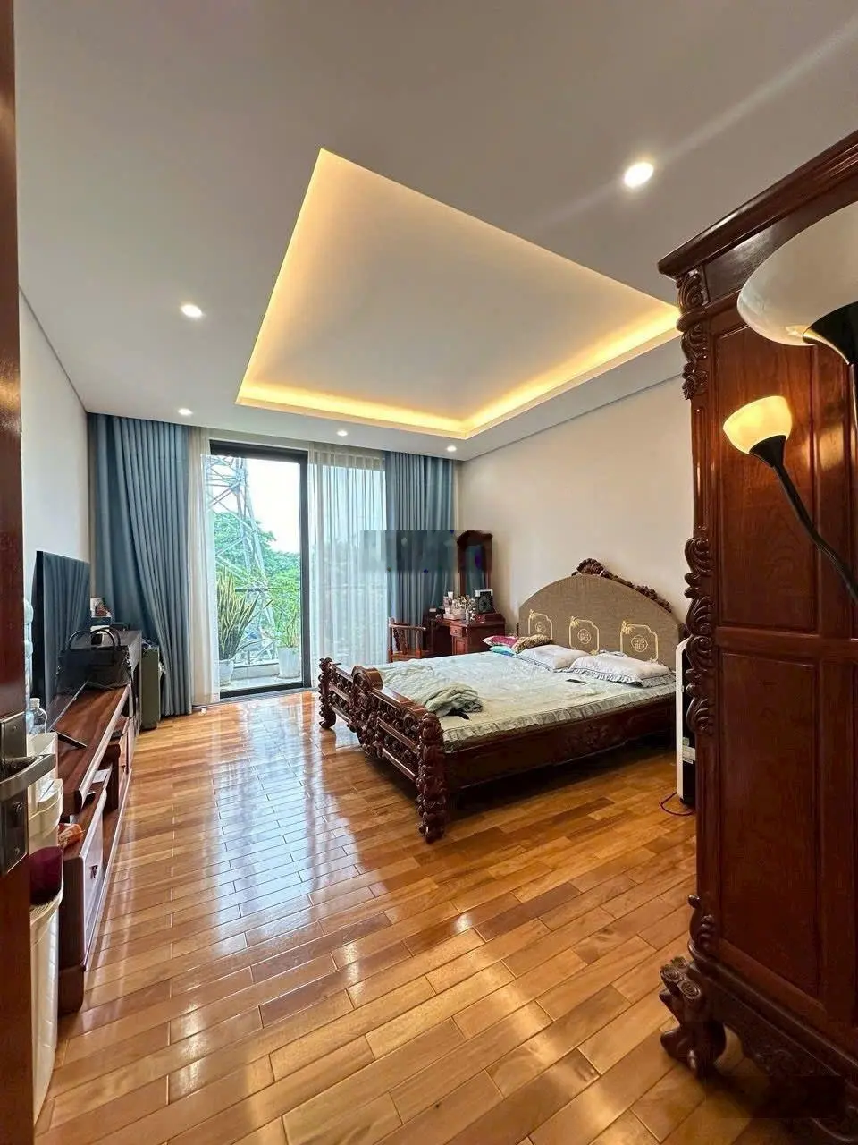 Bán Biệt Thự Phố Sài Đồng_Vỉa Hè rộng_Kinh doanh_văn phòng đẹp.Dt:216m2,5 tầng,mt:12,9m.45,9 tỷ TL