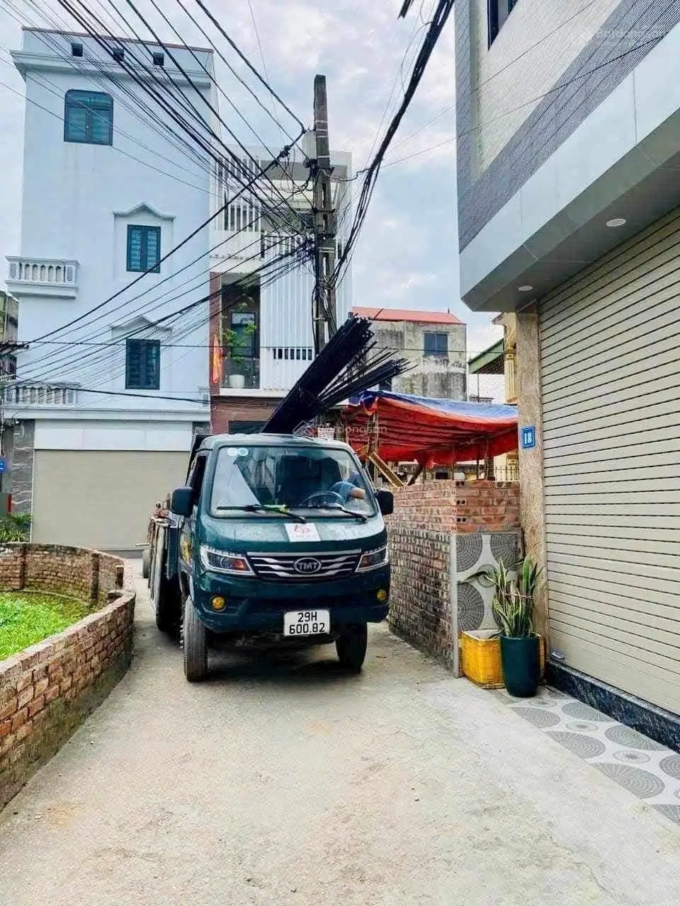 Bán nhà Ô Cách - 5 tầng - oto đỗ cửa - giá f0 , bán kính trường, chợ, bv đa khoa, công viên 300m