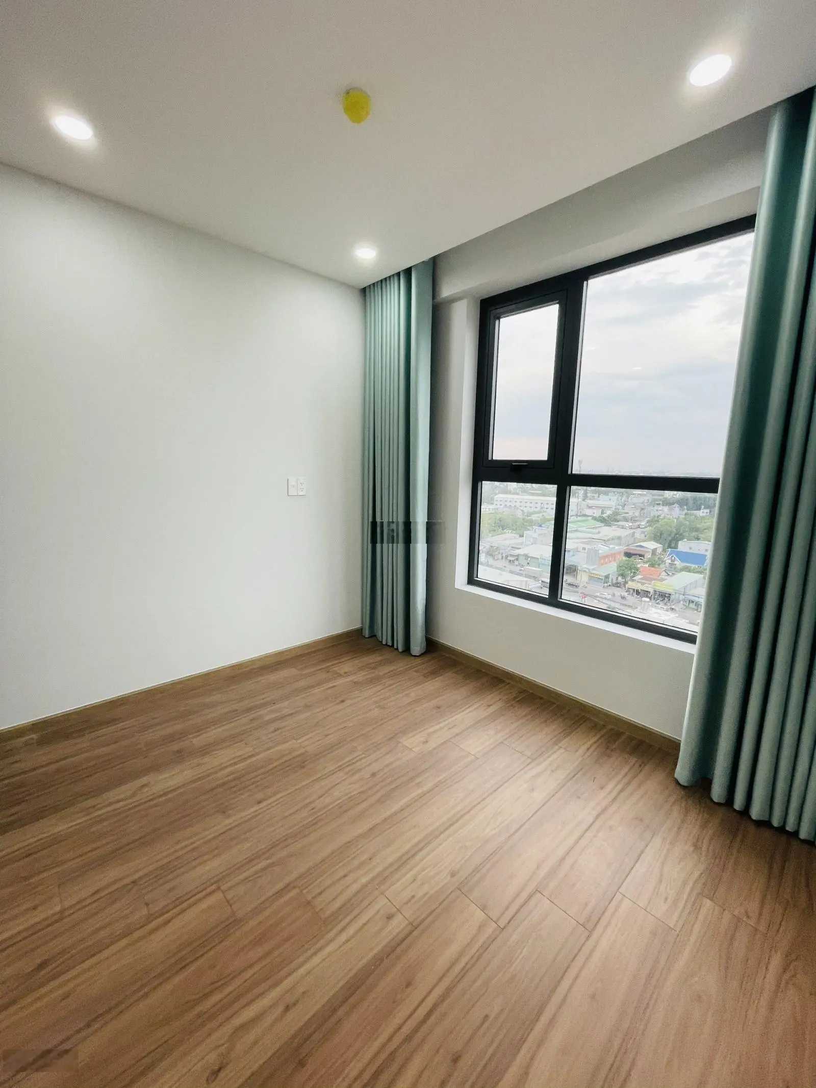 Ngộp bank ở ngay chỉ với 380 triệu có ngay căn hộ Bcons Green View 51m2 - 2PN - 2WC, giá 1,65 tỷ