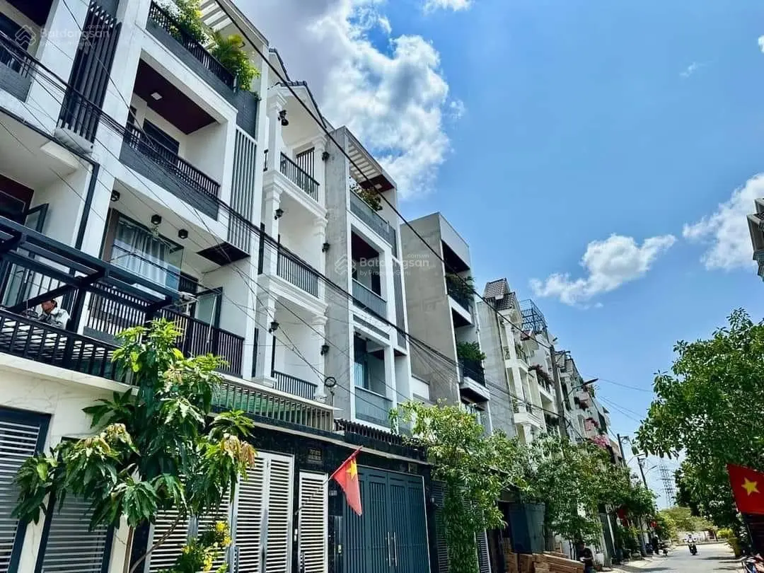 Giá tốt - Nhà đẹp 4 tầng - gần Gigamall Thủ Đức - 300m ra Phạm Văn Đồng - hẻm 6m ô tô né - 79m2