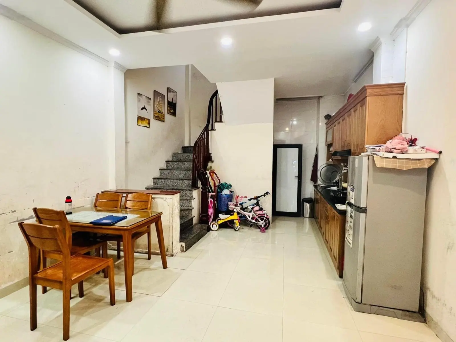 Nhanh! Giáp Ngoại Giao Đoàn, Xuân La 35m2 x 5 tầng, MT: 4.2m. Ngõ thông, ô tô đỗ cổng. Giá 6.3 tỷ
