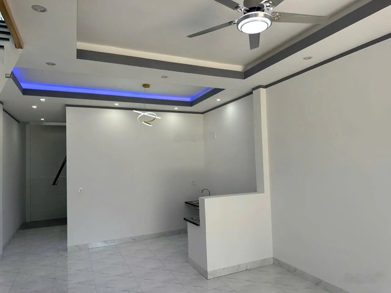 Nhà mới hoàn thiện, sổ riêng thổ cư một trệt 1 lầu. Giá rẻ cần bán gấp