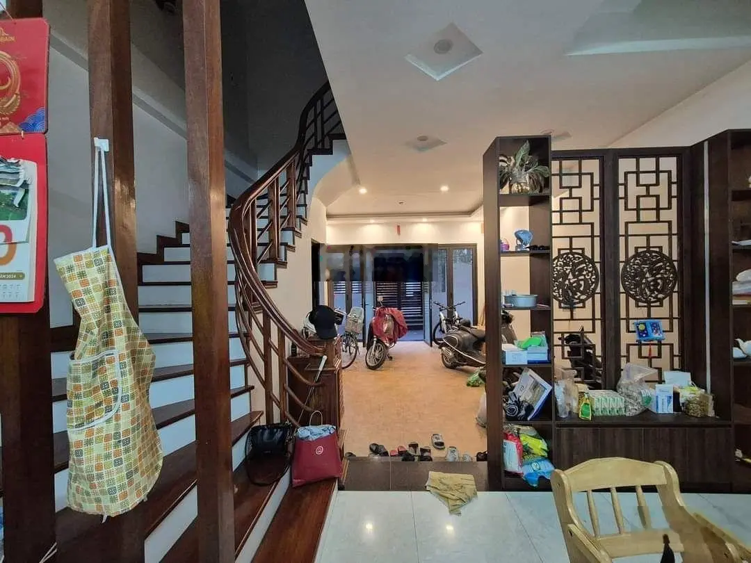 Bán gấp nhà siêu hiếm view triệu đô Đức Diễn. 63m2 x 5 tầng xung quanh ngập tràn tiện ích khu vip