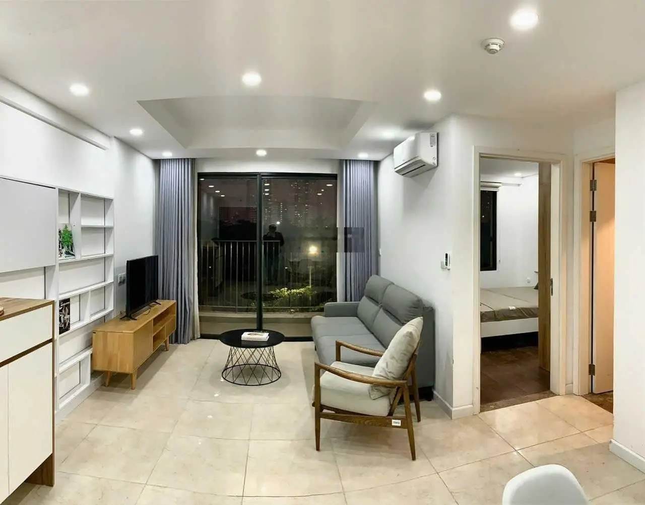 Bán 1 pn 1PK sổ đỏ lâu dài, giá 4.2 tỷ bao phí, tầng thấp Vinhomes D'Capitale Trần Duy Hưng