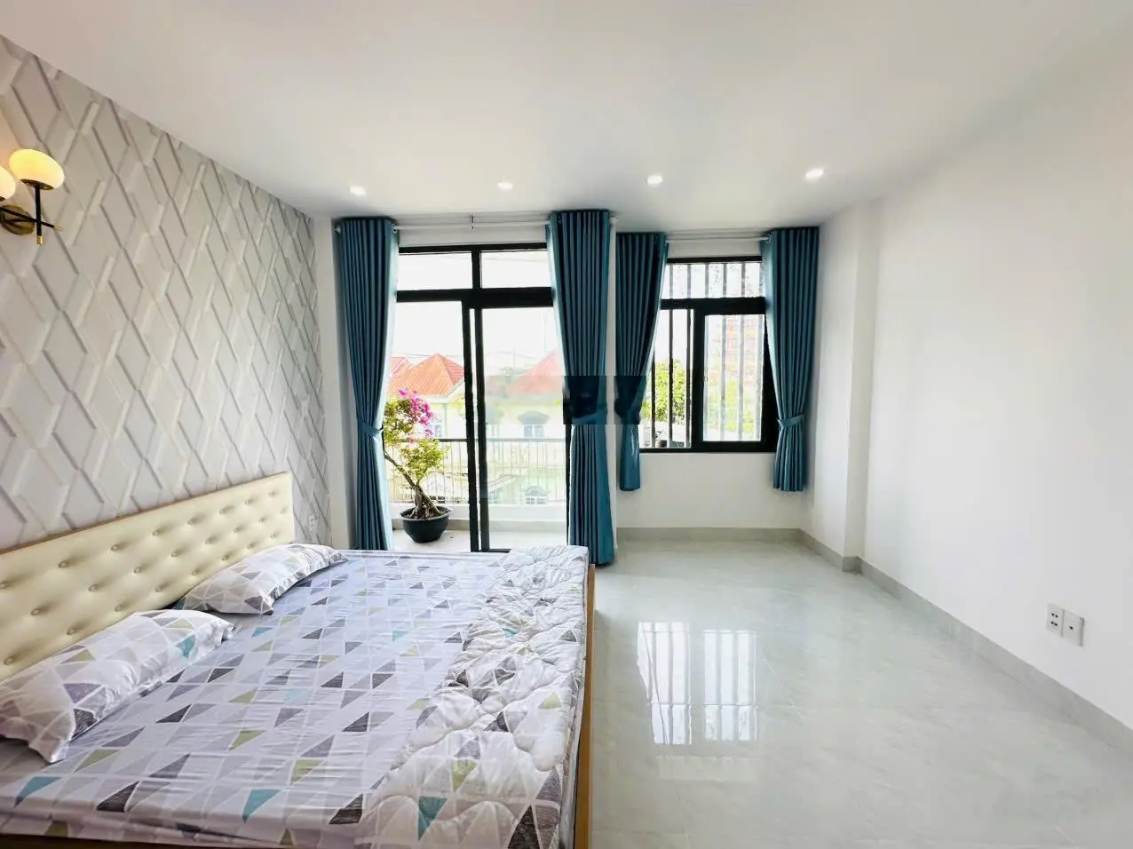Bán nhà 4.5m x 14m 1 trệt 1 lửng 3 lầu full nội thất hẻm 6m chỉ sau nhà mặt tiền đường Hà Huy Giáp