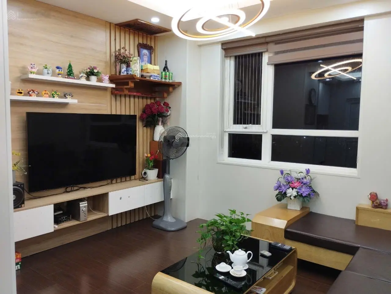 Chủ nhà cần tiền đầu tư nên bán gấp căn hộ 60m2 nhà đẹp giá 3,8 tỷ tại Iris Garden