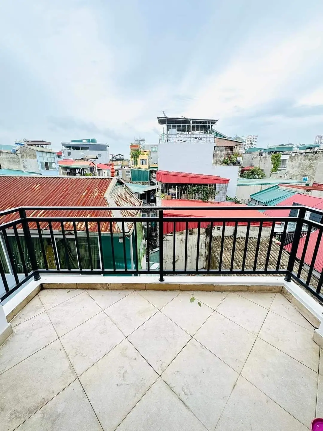 Chính chủ bán nhà Hai Bà Trưng, DT 40m2, nhỉnh 7 tỷ, ô tô đỗ cửa, ô tô vào nhà, lô góc, ngõ thông