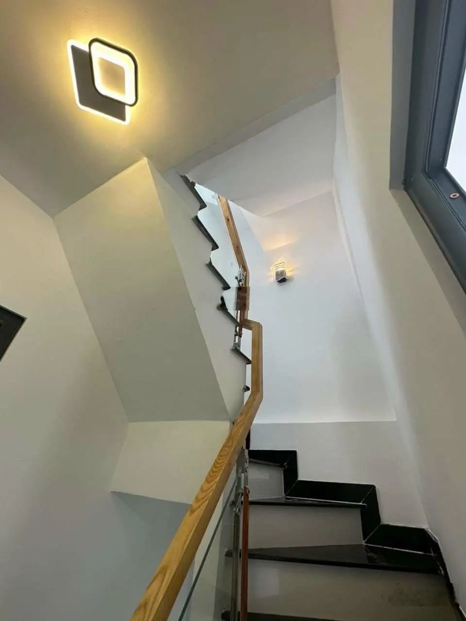 Bán nhà 1 trệt 2 lầu, Đ. Trần Quý Phường 4 Quận 11, 60m2, sổ riêng, LH 0896 465 ***