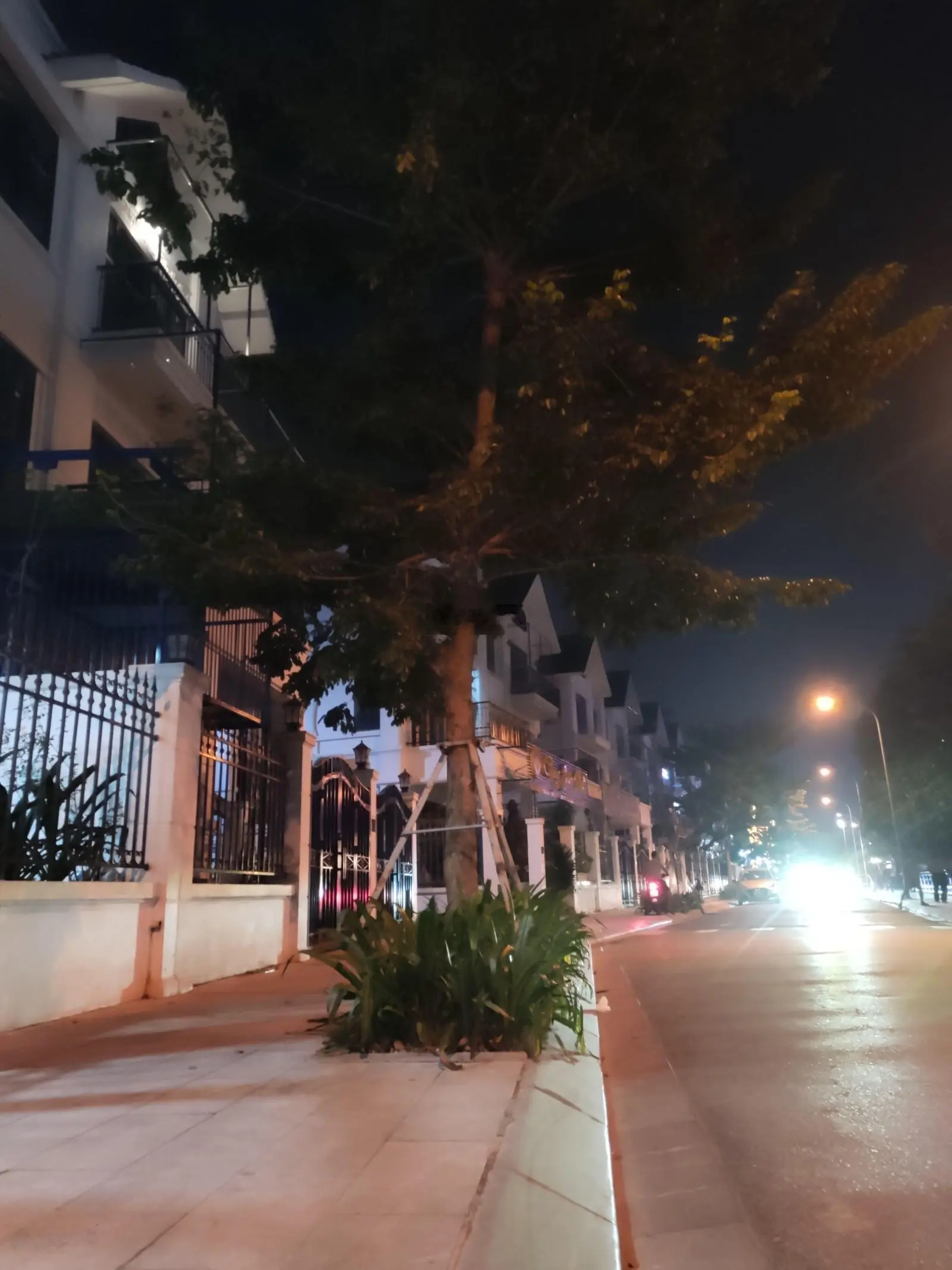 Tôi cần bán nhà mặt phố Trịnh Văn Bô 100m2 x 5m mặt tiền, KD, vỉa hè, ô tô tránh 27.5 tỷ