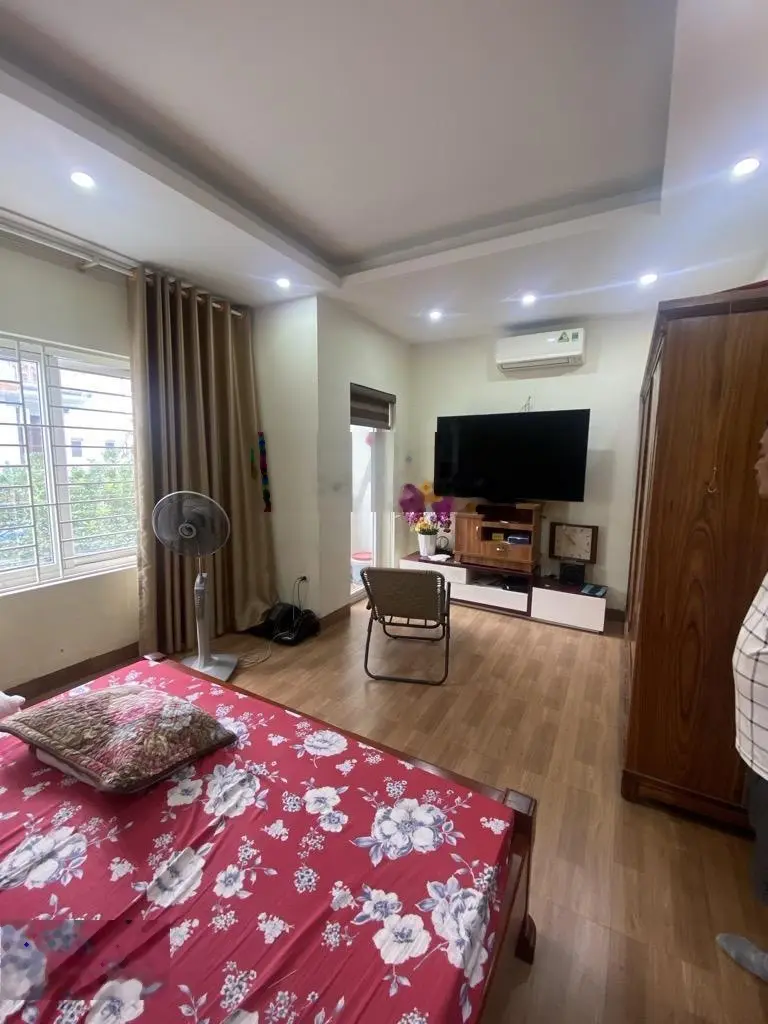 Hoa Lâm Việt Hưng - Long Biên - Diện tích 60m2 - nhà 4 tầng - mặt tiền 4.6m - nhỉnh 7 tỷ (đàm phán)