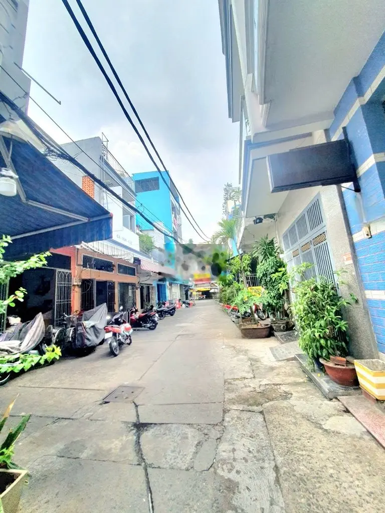 CHỉ nhỉnh 6 TỶ Bán nhà Đúc 3 lầu mới ở ngay HXh4m Đồng Đen-Tân Bình