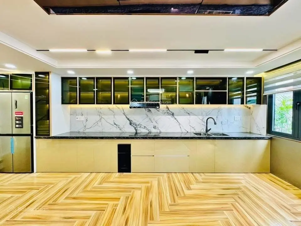 Bán nhà 67m2 - 6,1 tỷ, tiện xây mới để ở hoặc cho thuê, ngay Khánh Hội, Quận 4, sổ hồng riêng