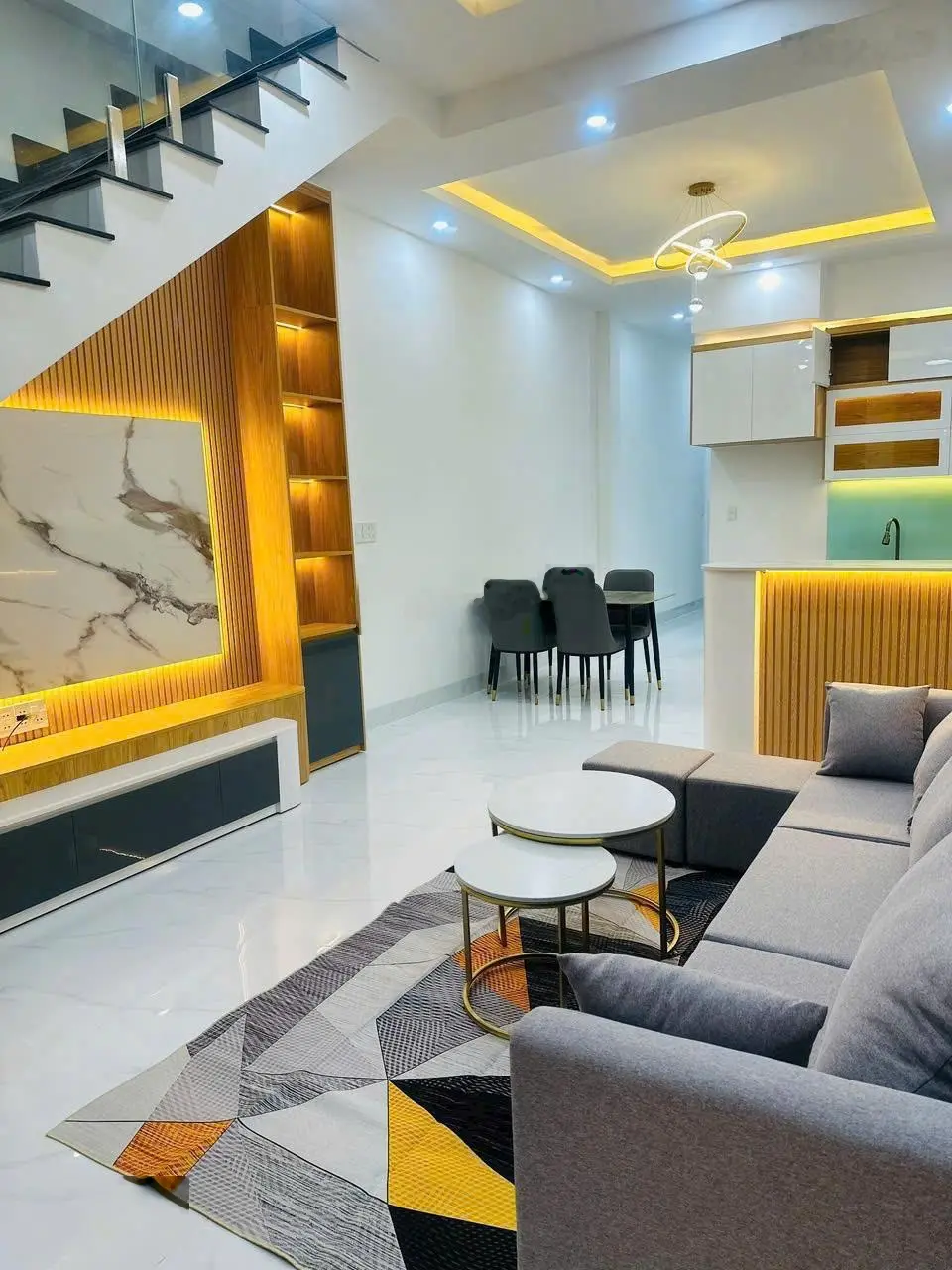 Nhà ngay mặt chợ gò đen mới xây 100m2/950tr kinh doanh mua bán được liền sổ sẵn, nội thất cơ bản