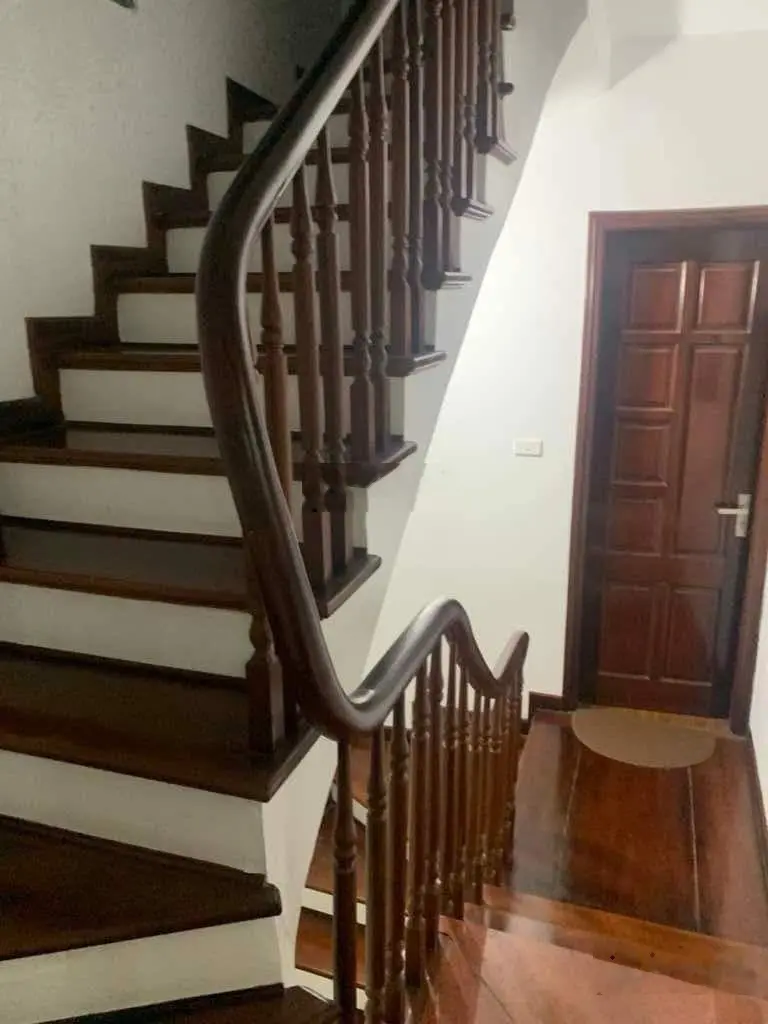 Bán Gấp nhà siêu hiếm Hoàng Quốc Việt. 46m2 x 6 tầng khu vip xung quanh ngập tràn tiện ích