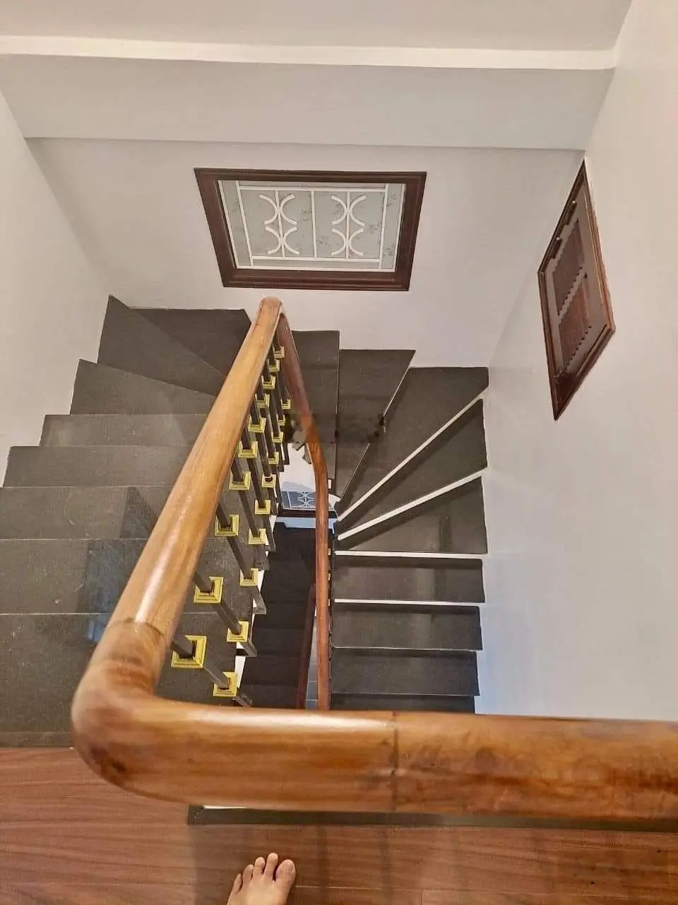 Bán nhà ngõ 79 Cầu Giấy 42.3m2, 5 tầng, 6 phòng, mt 3.5m, chào 8.65 tỷ, ngõ thoáng, 3 gác, ở ngay