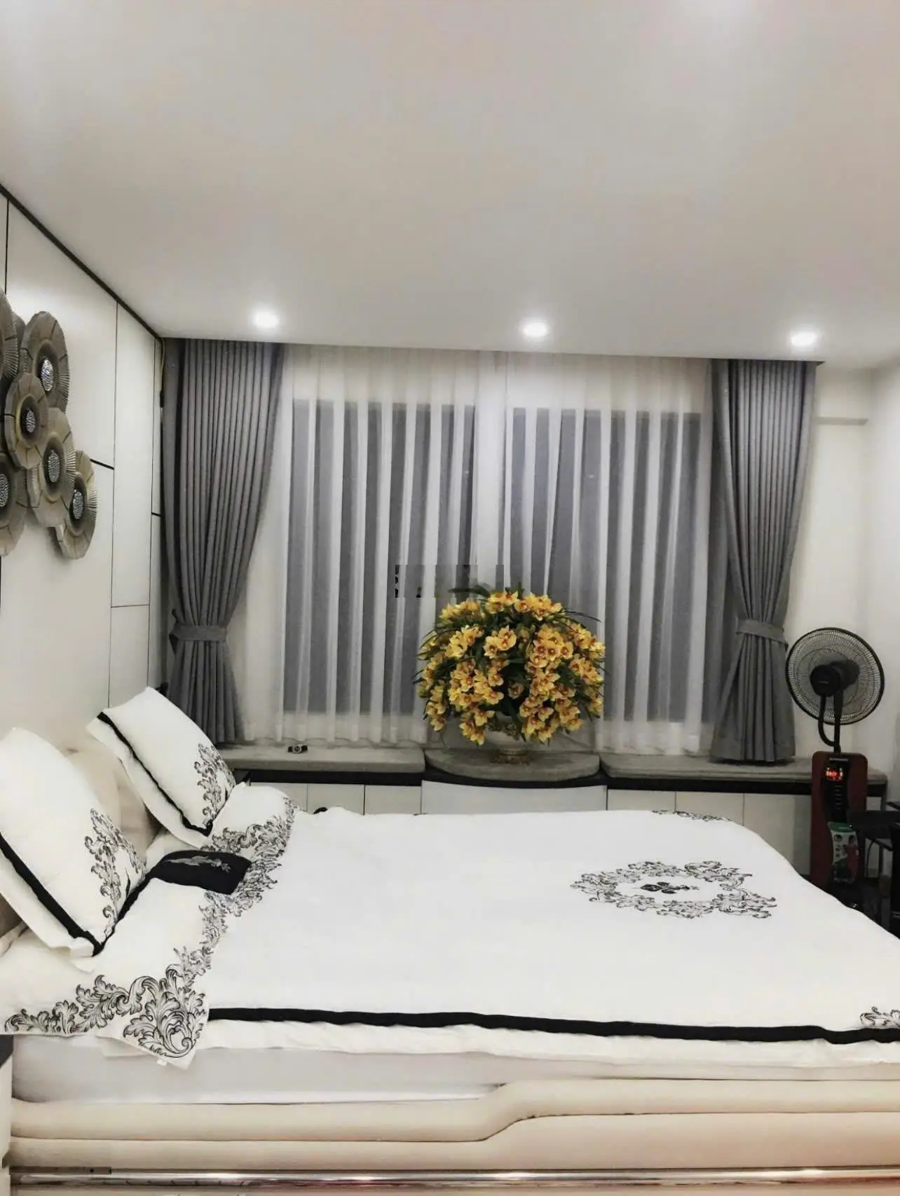 Chính chủ bán nhanh căn 3PN cuối cùng hiện đang bán. 95m2. Tầng trung, căn góc, full nội thất đẹp