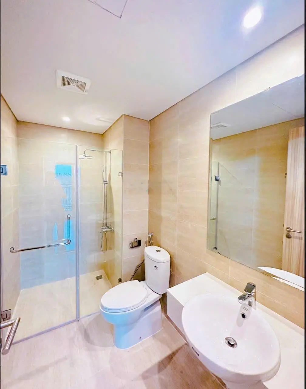 Cần tiền gia đình e bán gấp căn hộ 2pn chung cư Green Bay Garden(Bim 30 Tâng) Hùng Thắng - Hạ Long