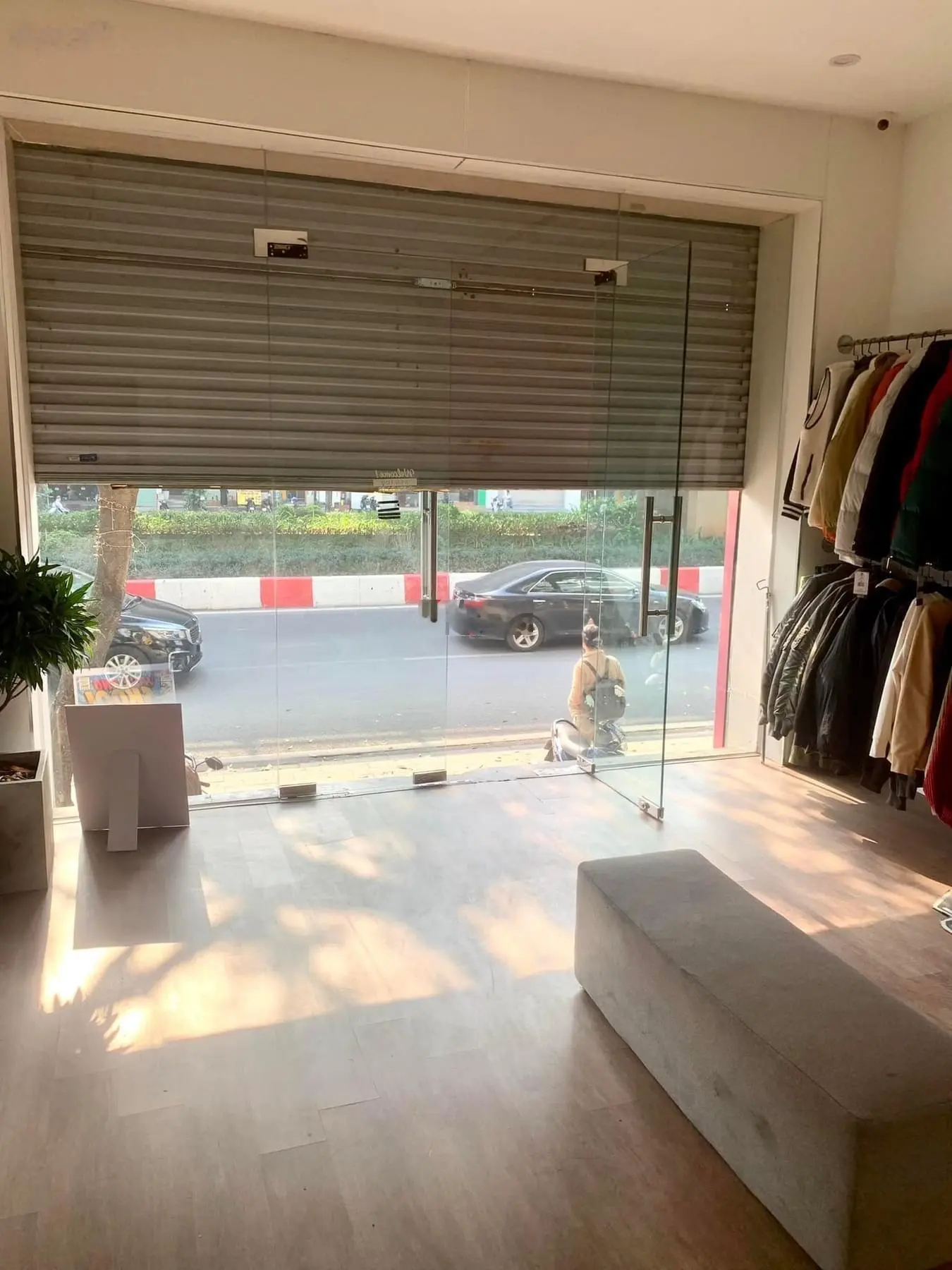 Bán nhà mặt phố Nguyễn Chí Thanh, Đống Đa: 40m2 mặt tiền 5m vỉa hè, kinh doanh sầm uất. 18 tỷ