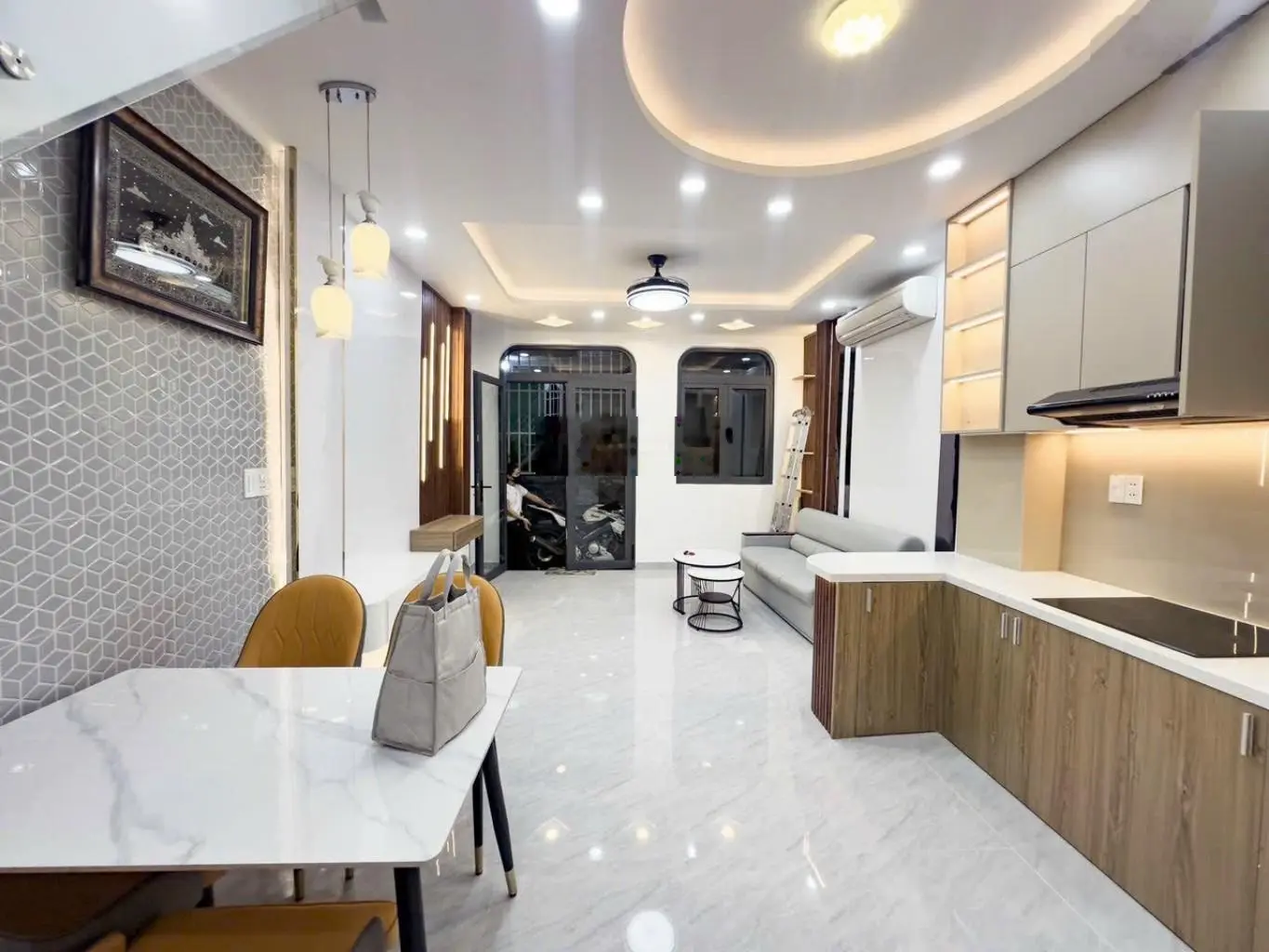 Nhà mới 29m2 giáp Quận 1 - full nội thất - 2 phòng ngủ - chỉ 3,99 tỷ